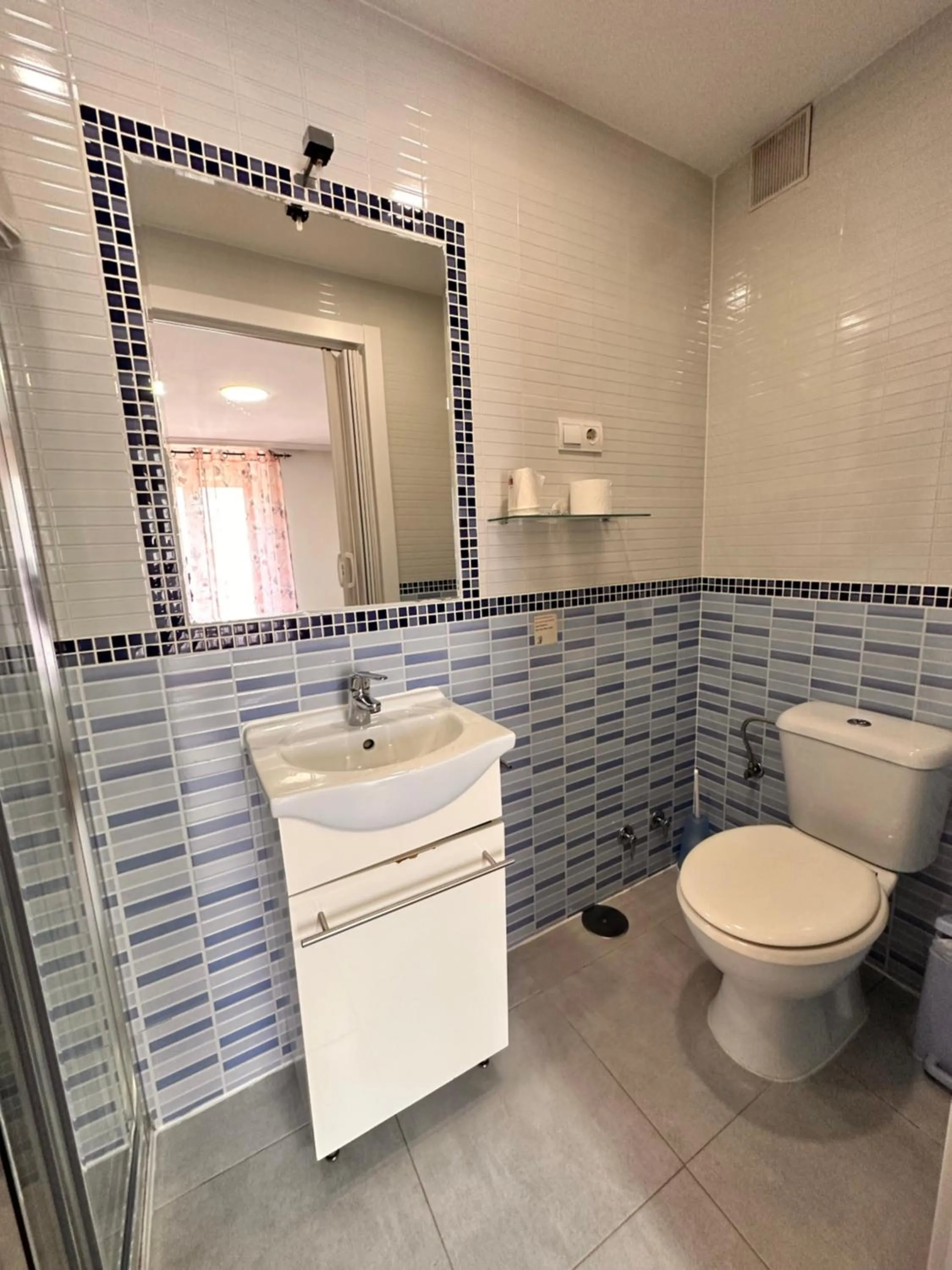 Bathroom in Hostal Rober