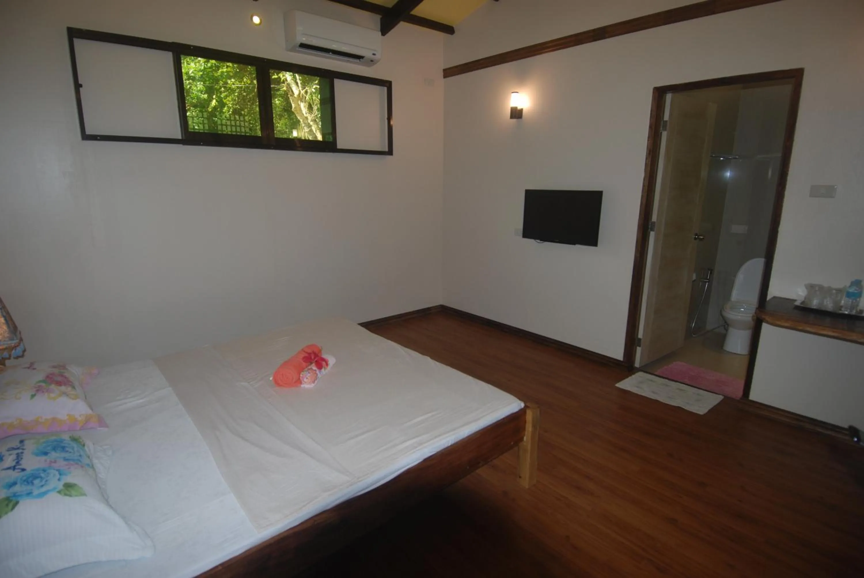 View (from property/room), Bed in Rene's Resort