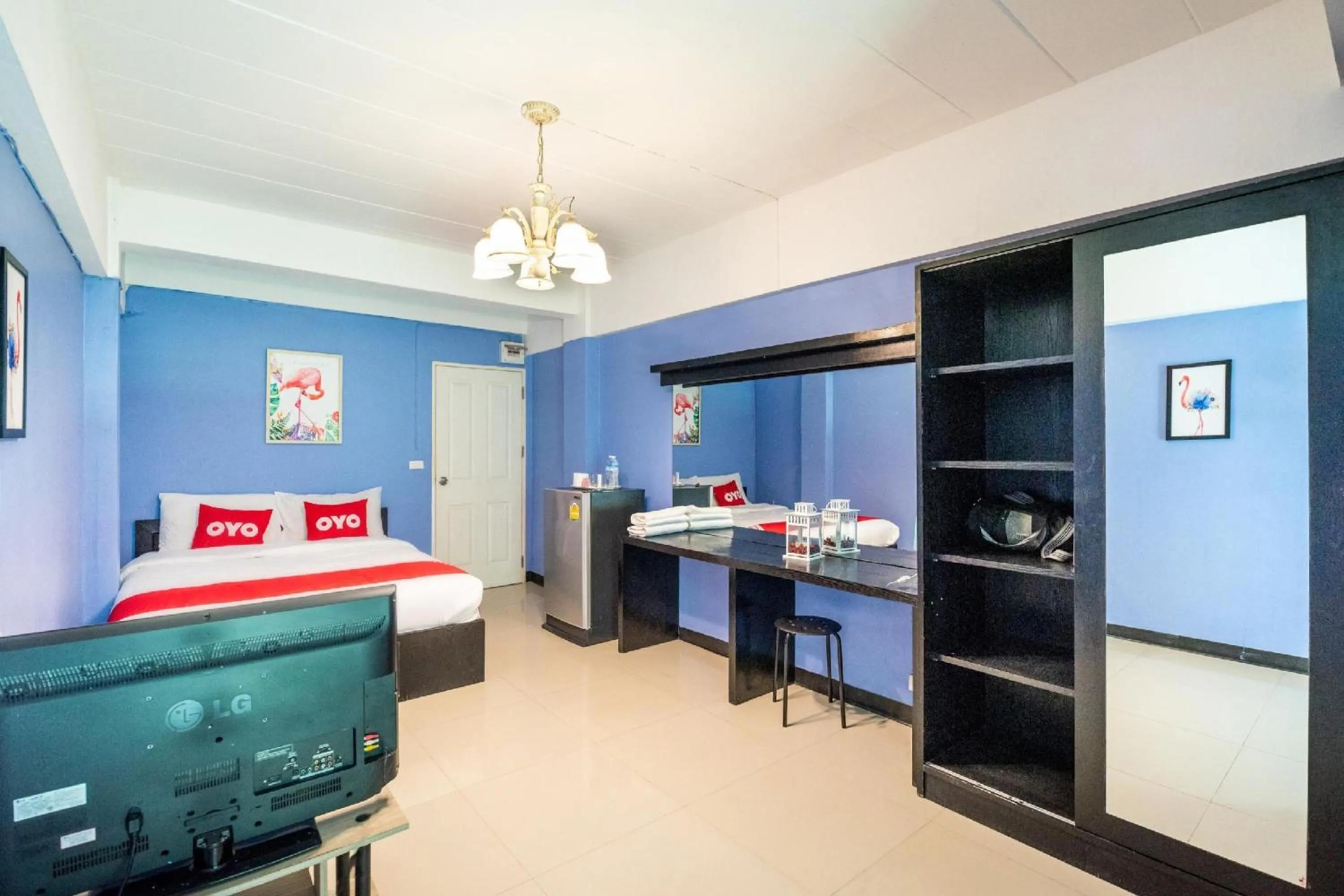 Photo of the whole room in Super OYO 427 Chill Apartment