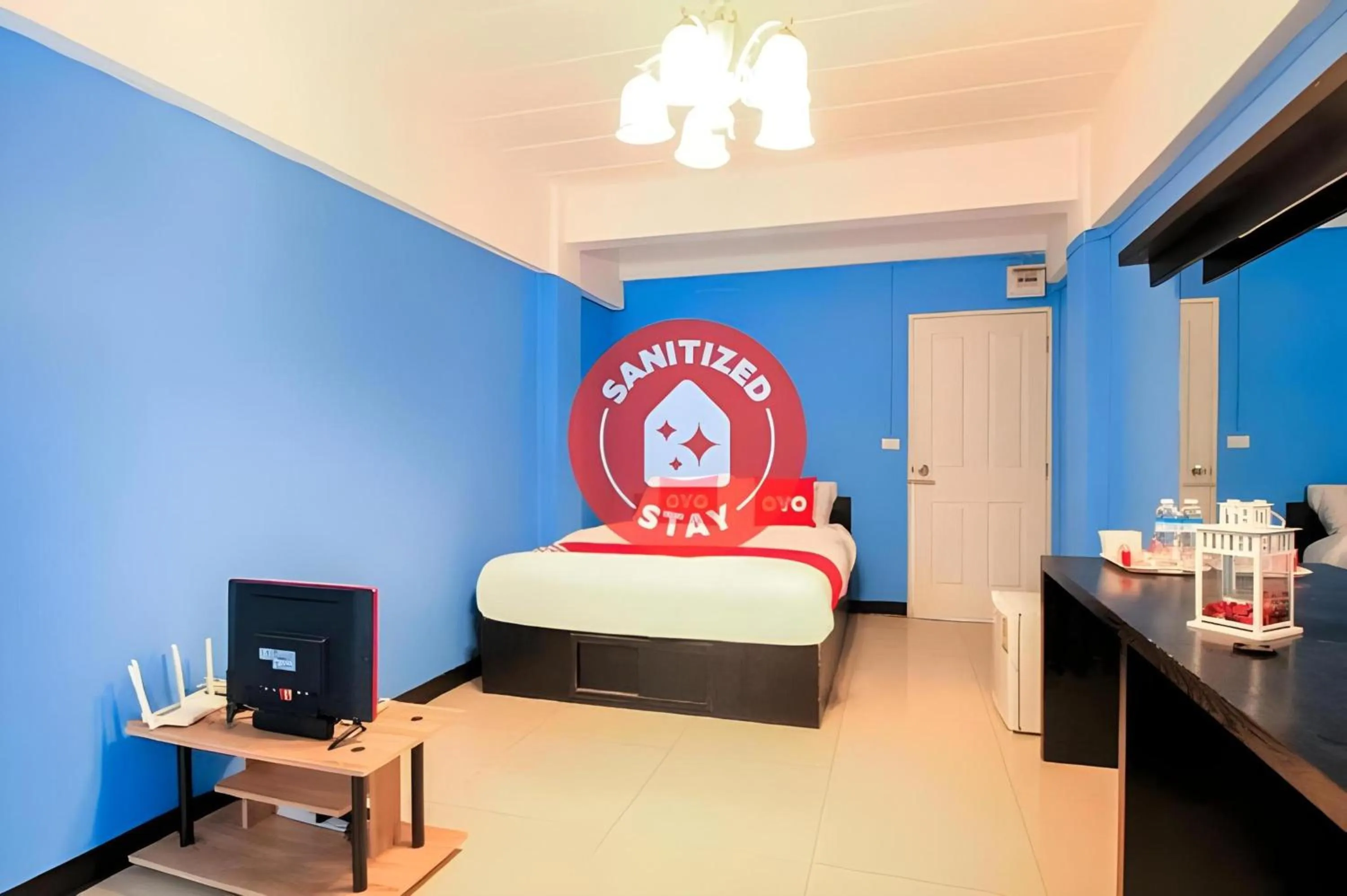 Photo of the whole room, Bed in Super OYO 427 Chill Apartment