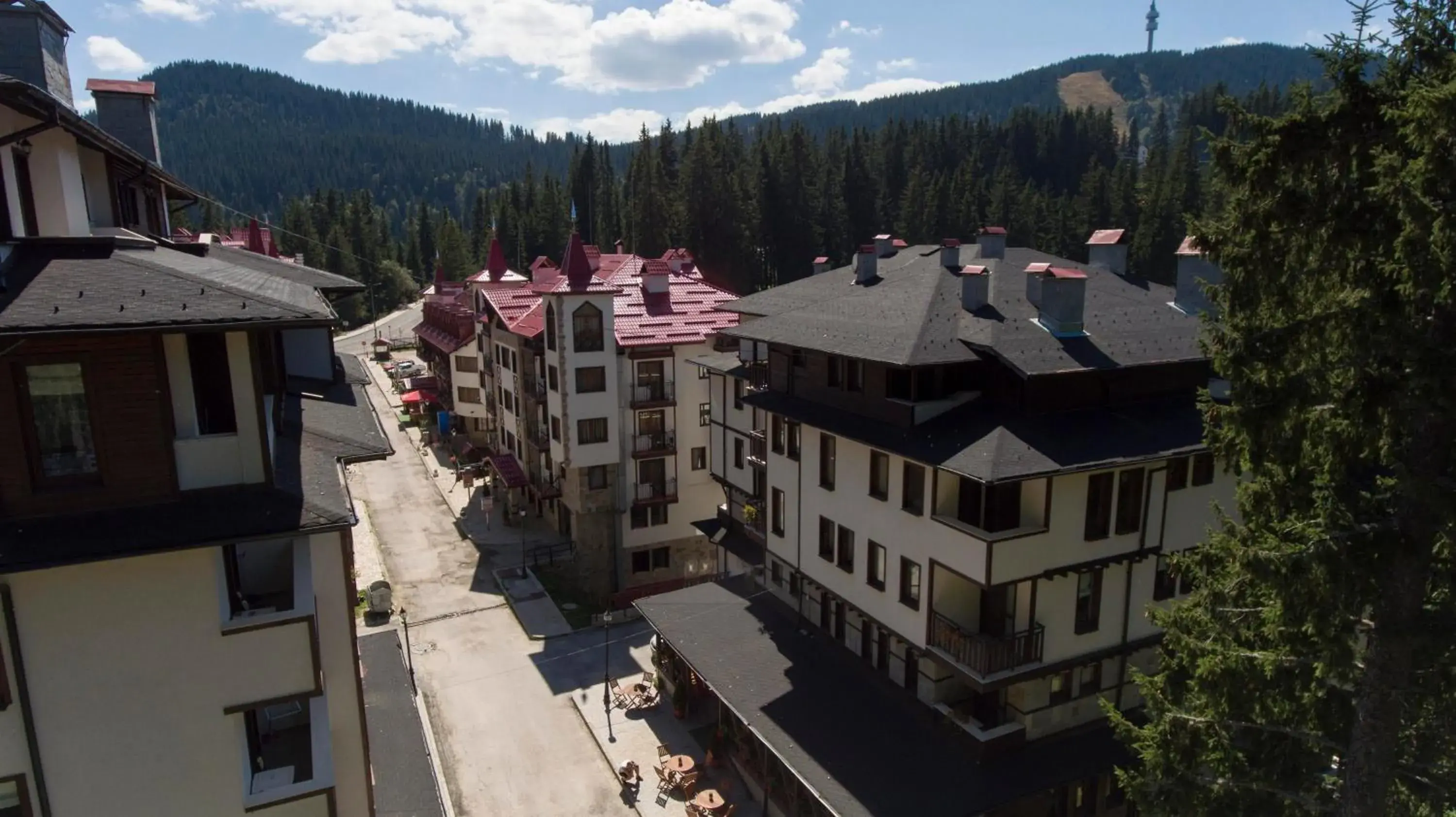 Property building in Green Life Family Apartments Pamporovo Property building in Green Life Family Apartments Pamporovo