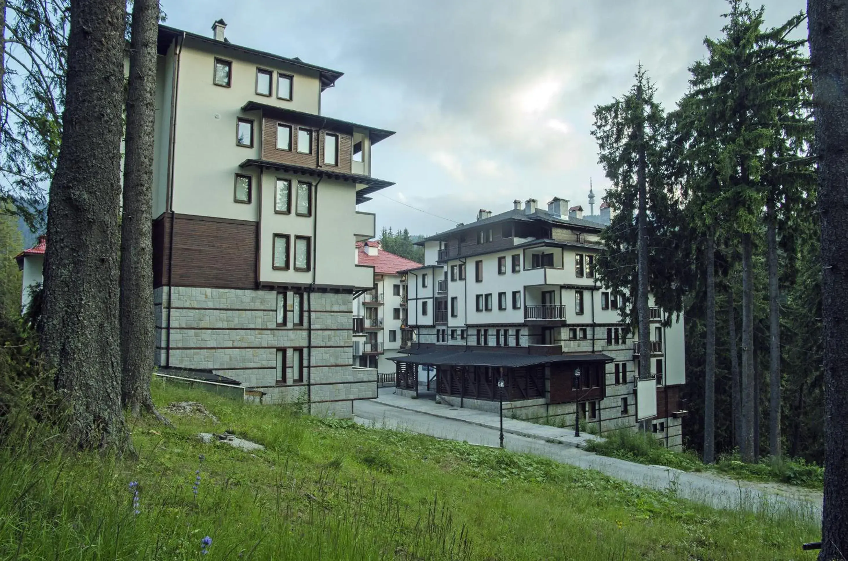 Property building in Green Life Family Apartments Pamporovo Property building in Green Life Family Apartments Pamporovo