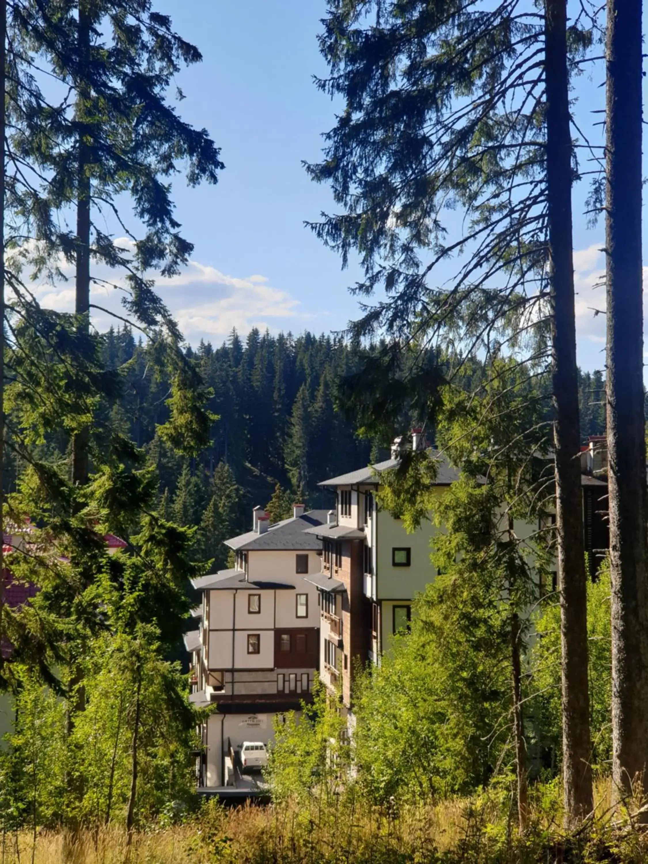 Property building in Green Life Family Apartments Pamporovo Property building in Green Life Family Apartments Pamporovo