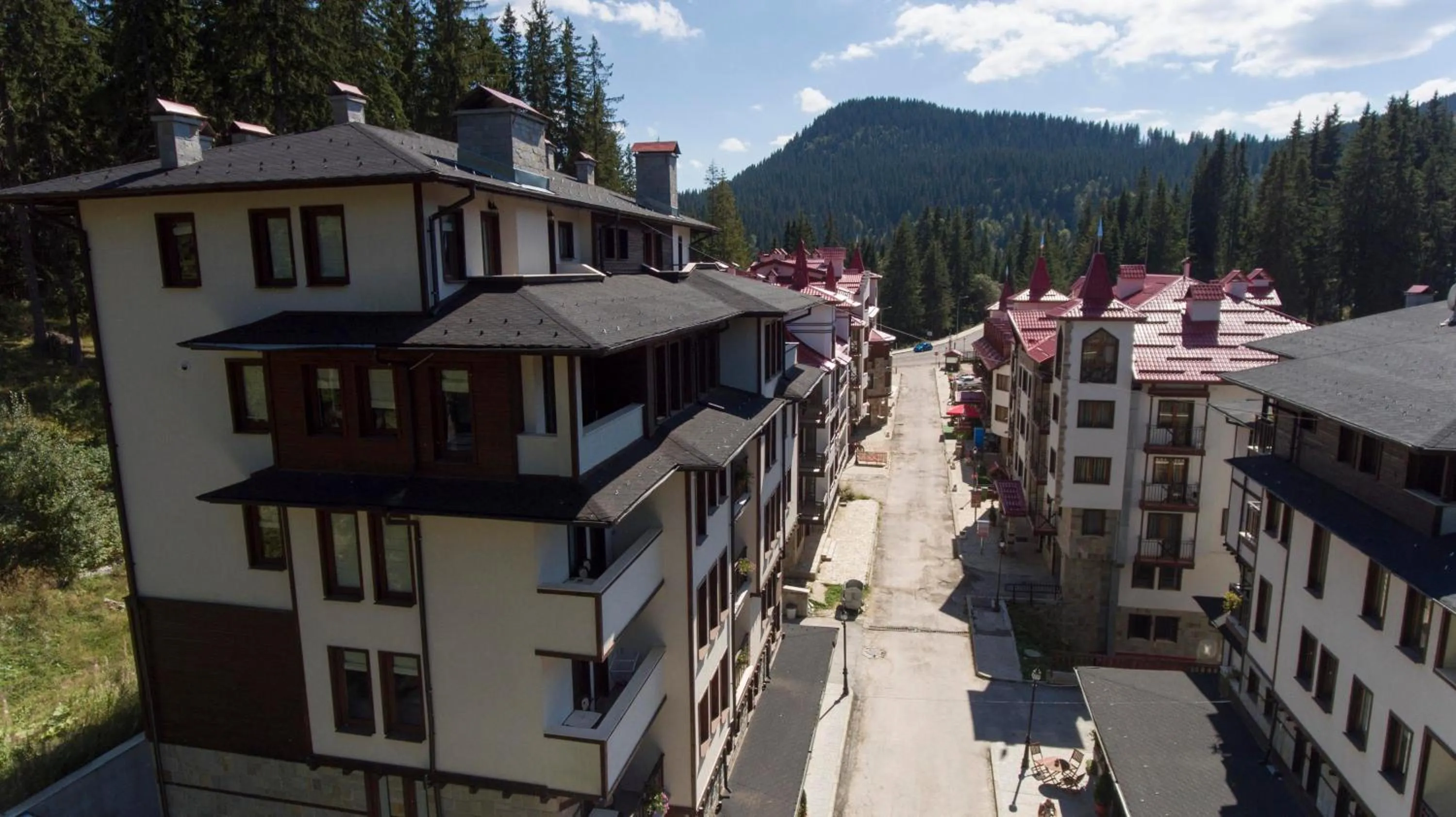 Property building in Green Life Family Apartments Pamporovo