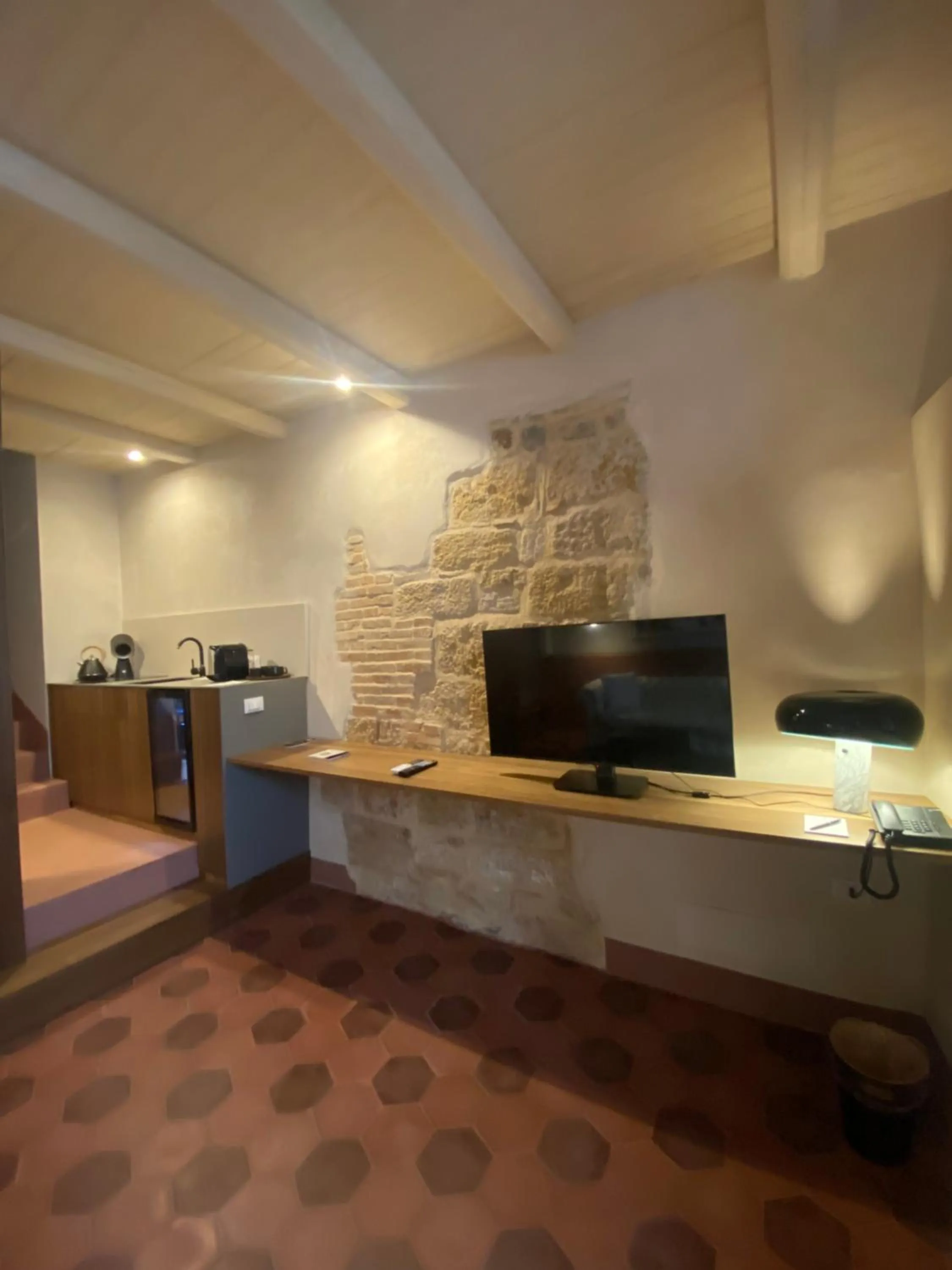 TV and multimedia in Palazzo Brunaccini Boutique Hotel