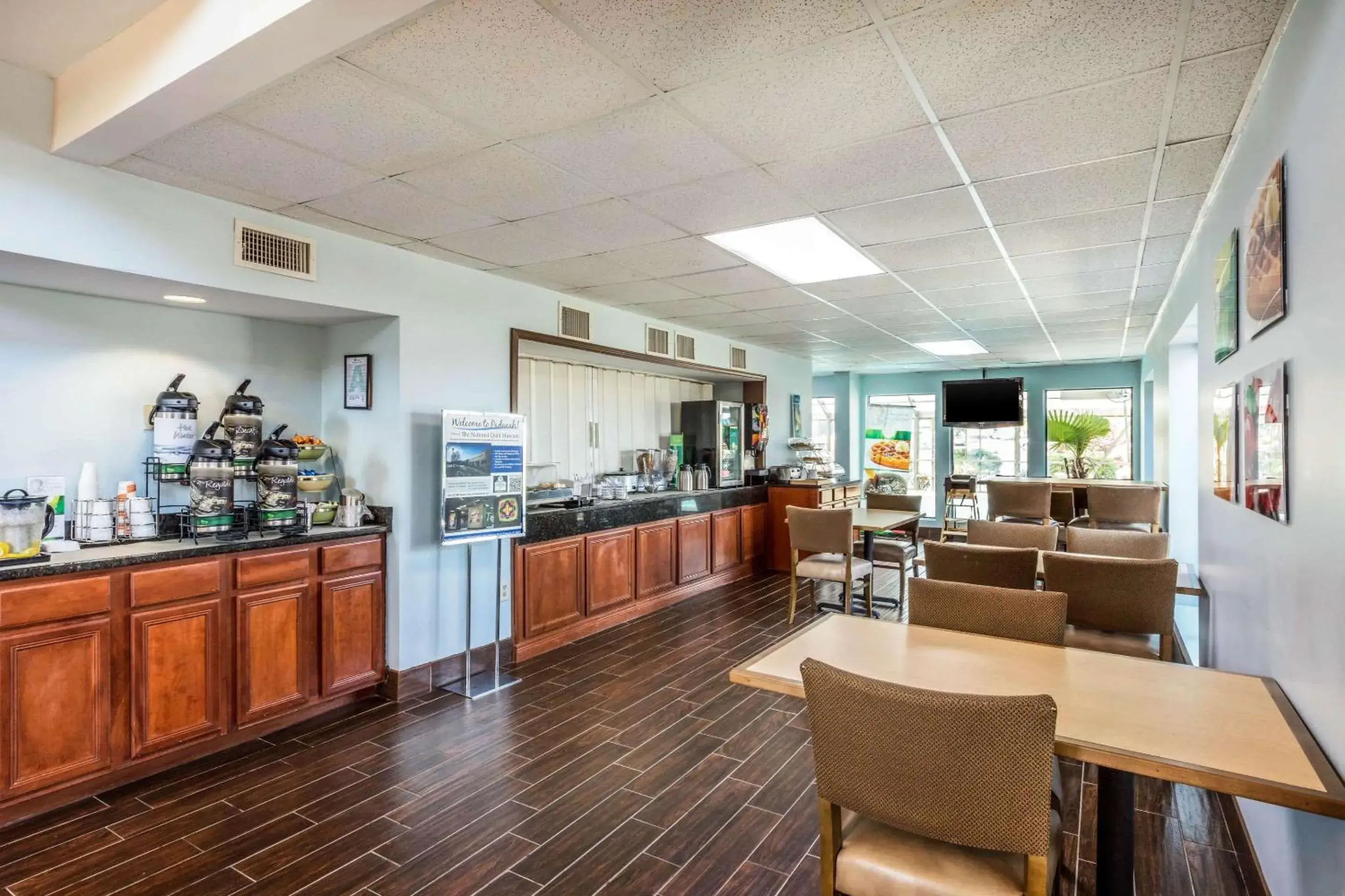 Restaurant/places to eat in Quality Suites Paducah I-24 Restaurant/places to eat in Quality Suites Paducah I-24