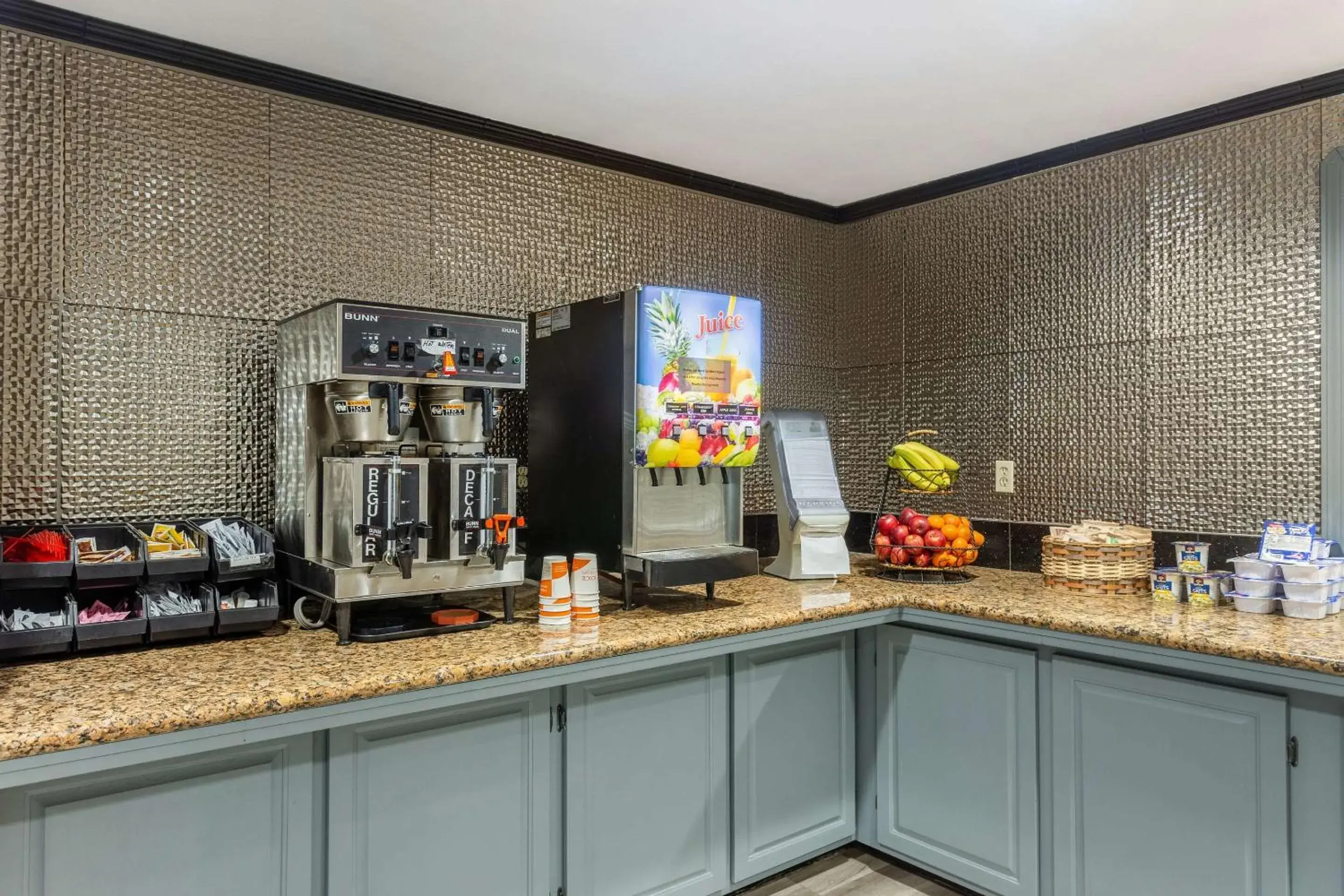 Breakfast in Quality Inn Branson On the Strip Breakfast in Quality Inn Branson On the Strip