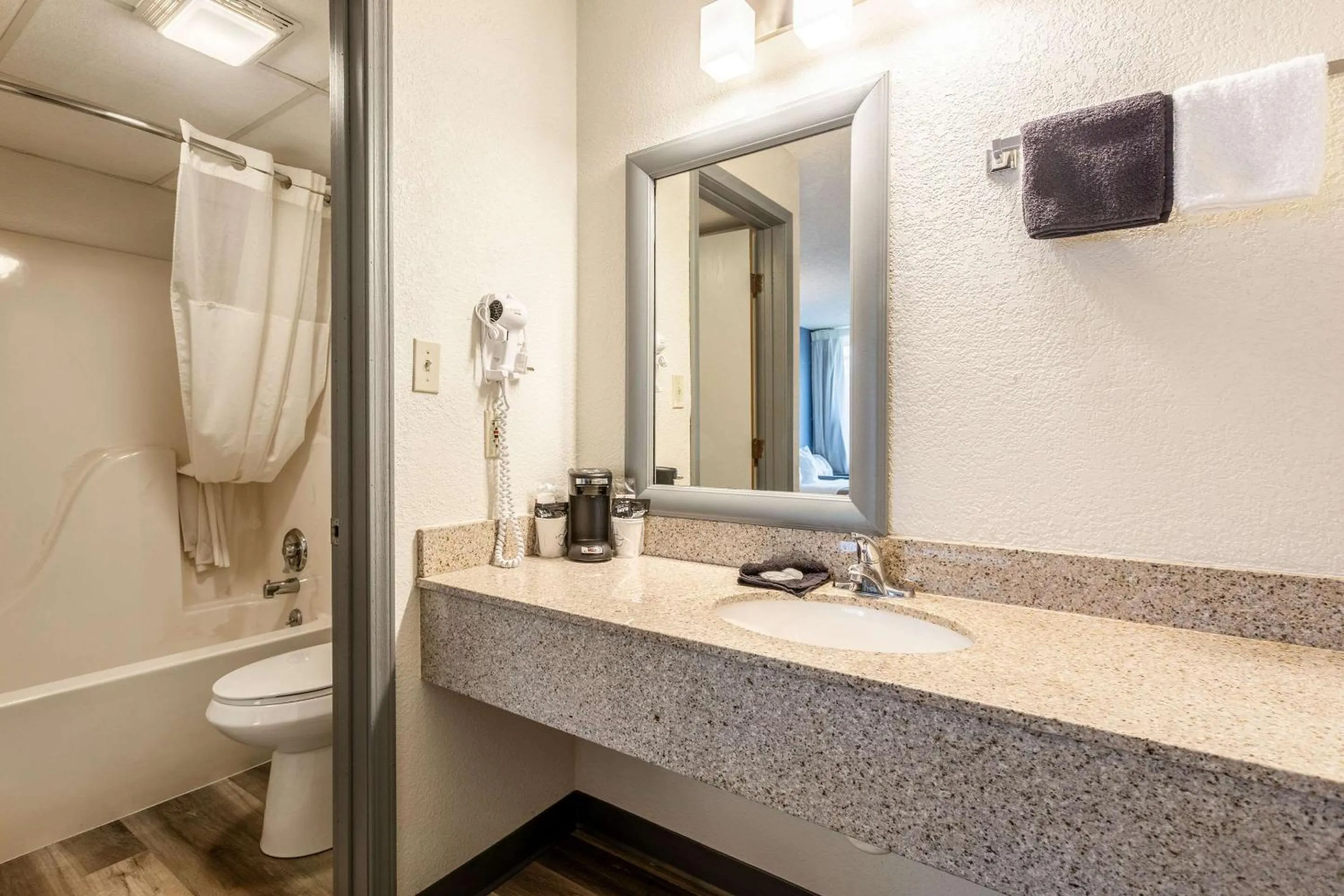 Bedroom in Quality Inn Branson On the Strip