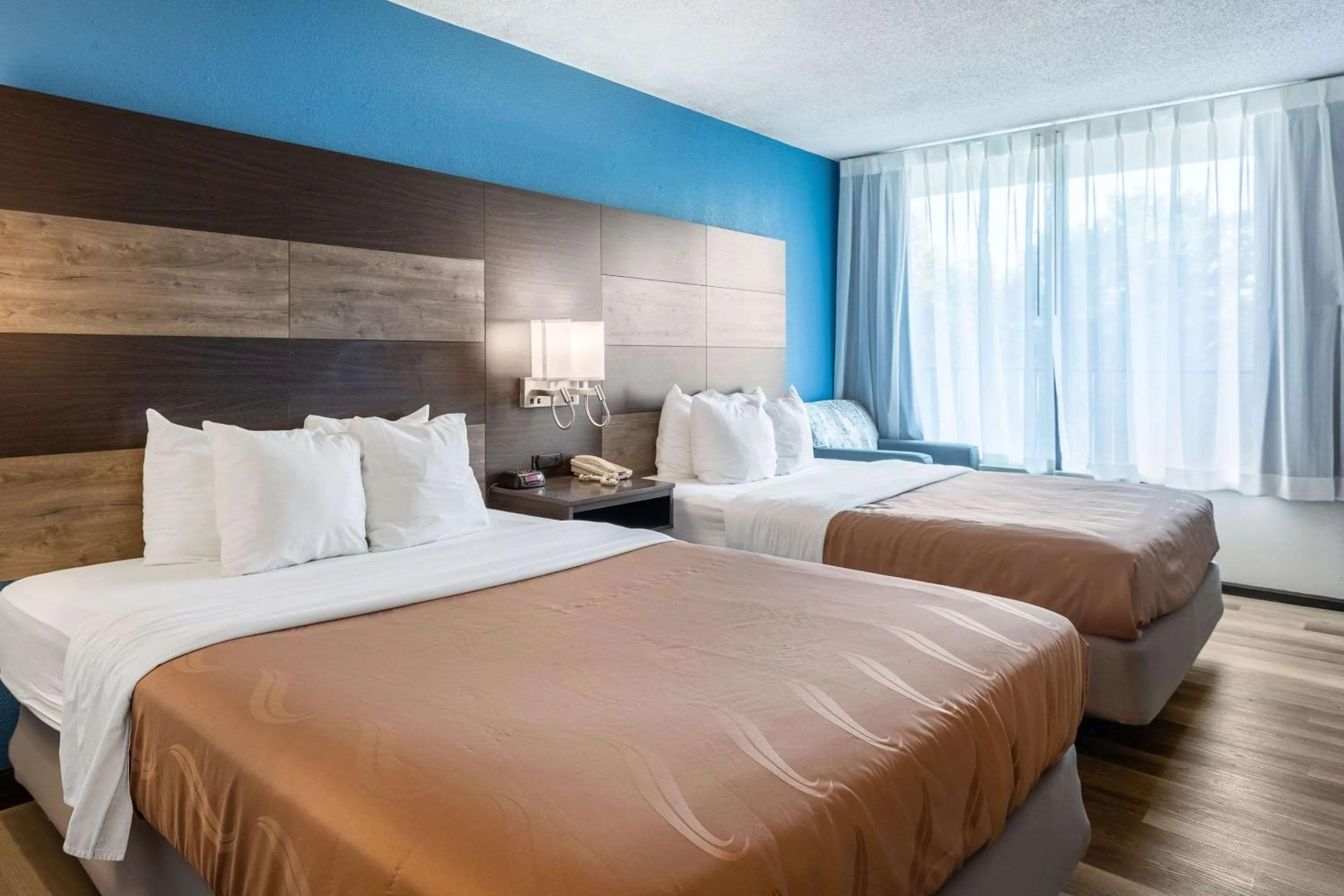 Photo of the whole room, Bed in Quality Inn Branson On the Strip