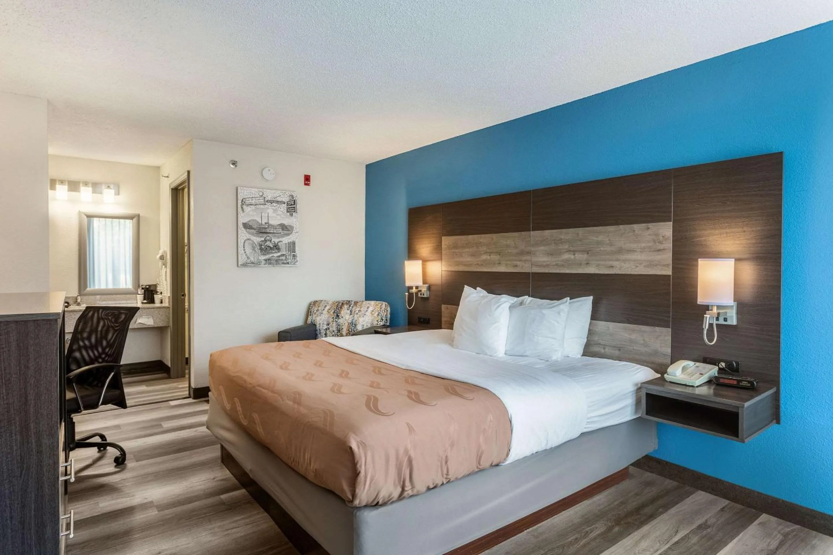 Bedroom, Bed in Quality Inn Branson On the Strip