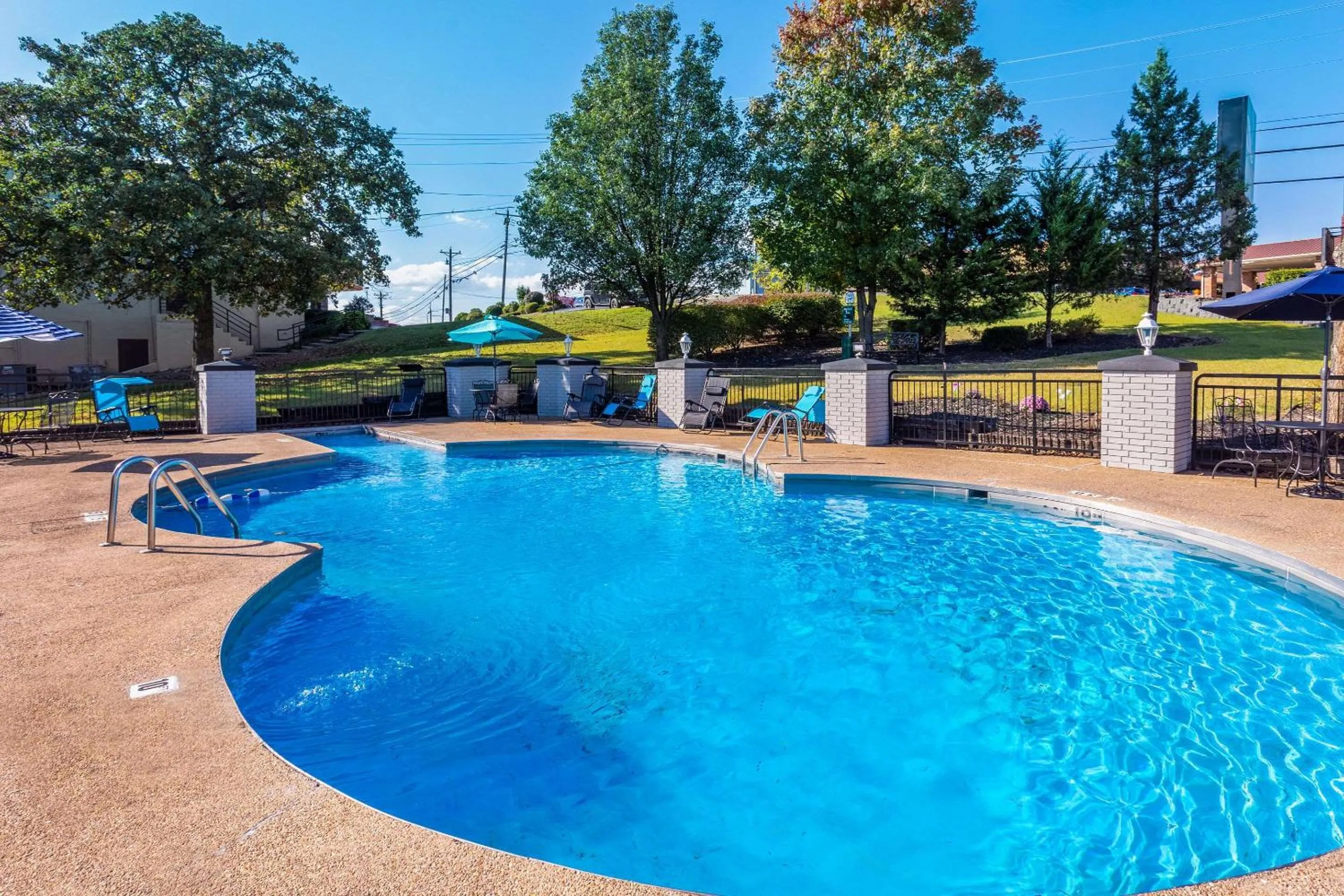 Swimming pool in Quality Inn Branson On the Strip
