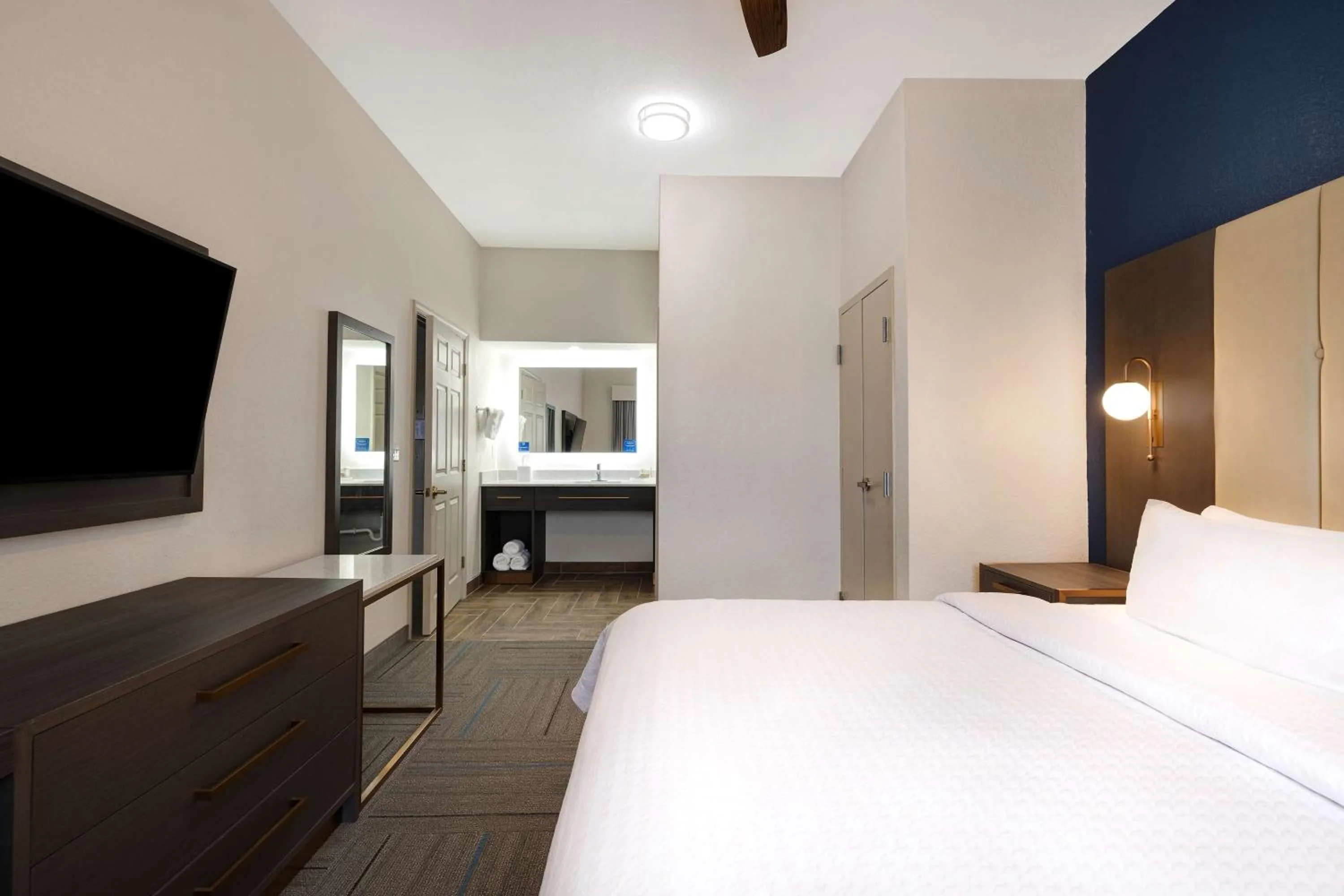 Bed in Homewood Suites by Hilton Jackson-Ridgeland