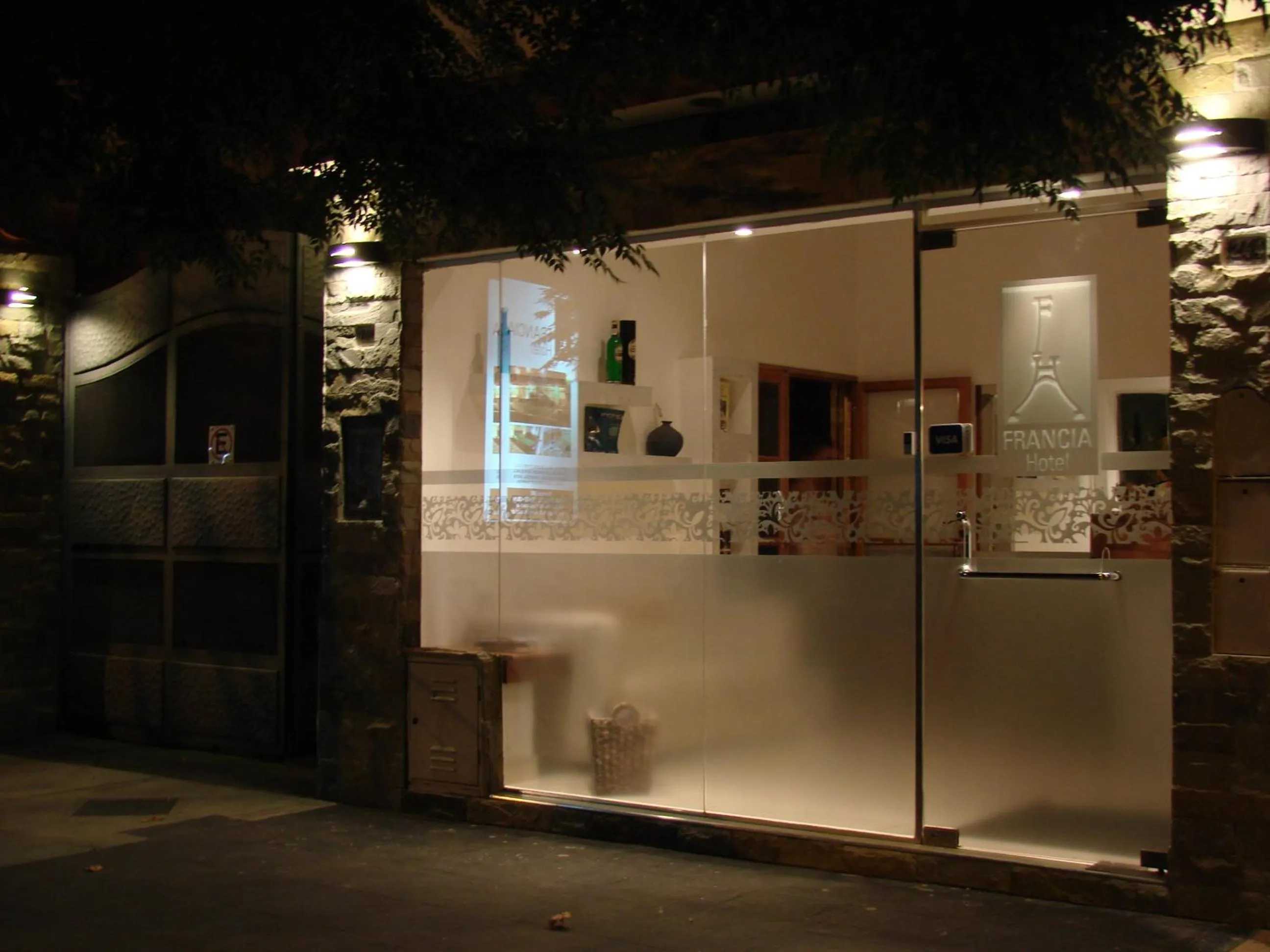 Facade/entrance in Hotel Francia