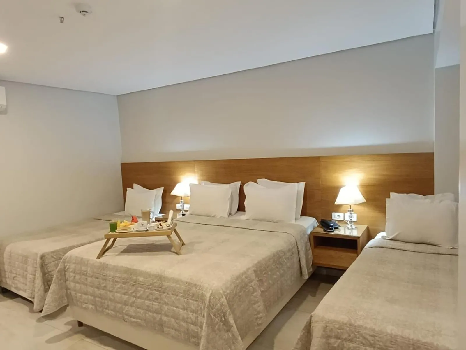 Bed in Hotel Le Pelican