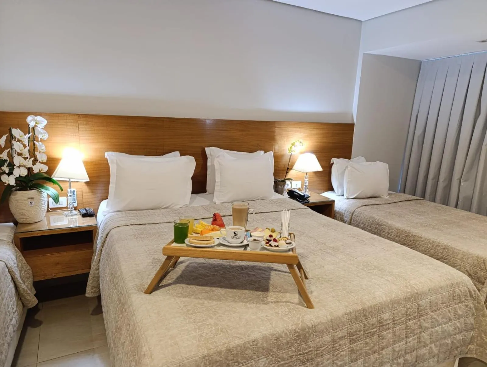 Bed in Hotel Le Pelican