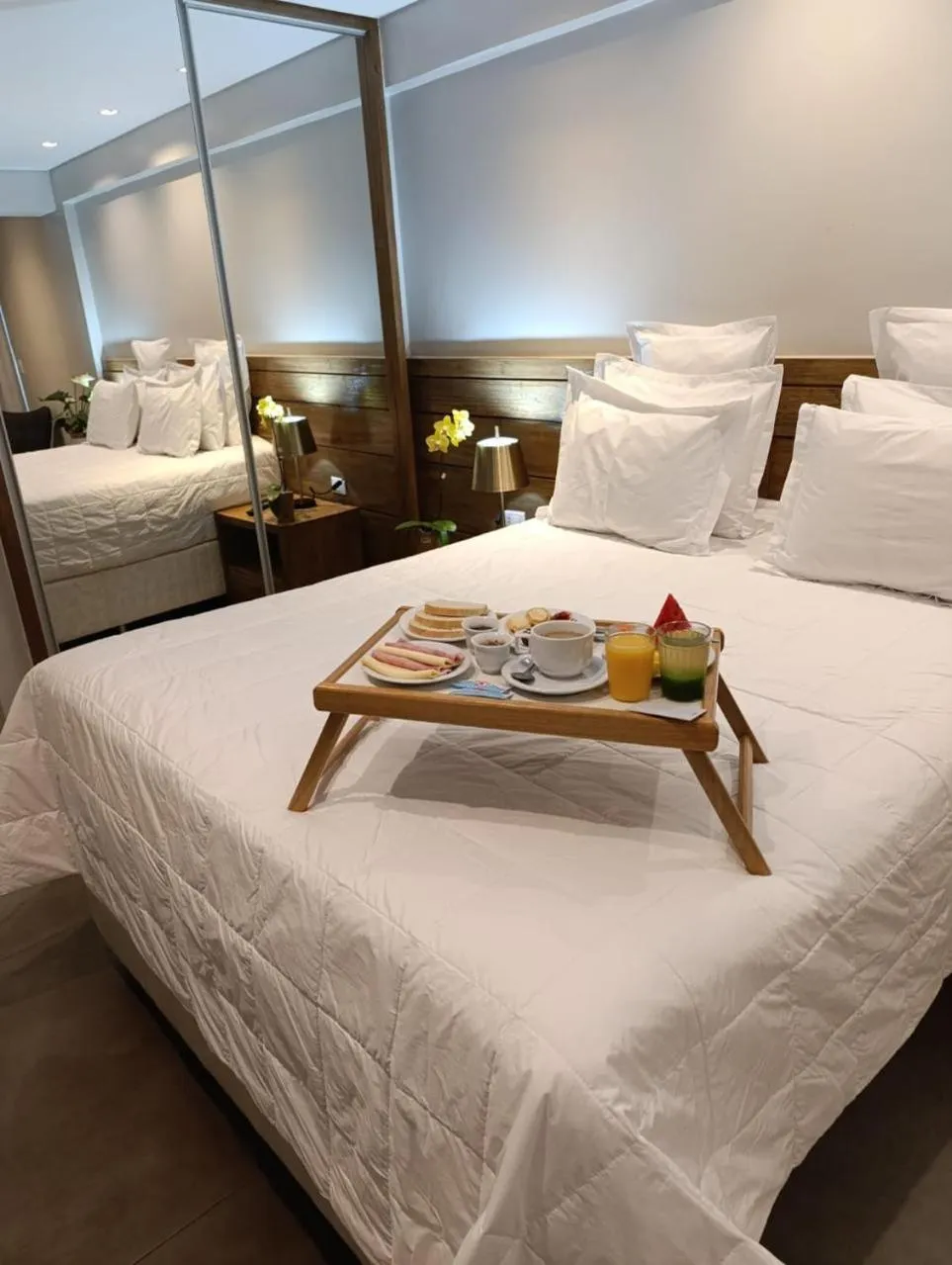 Bed in Hotel Le Pelican