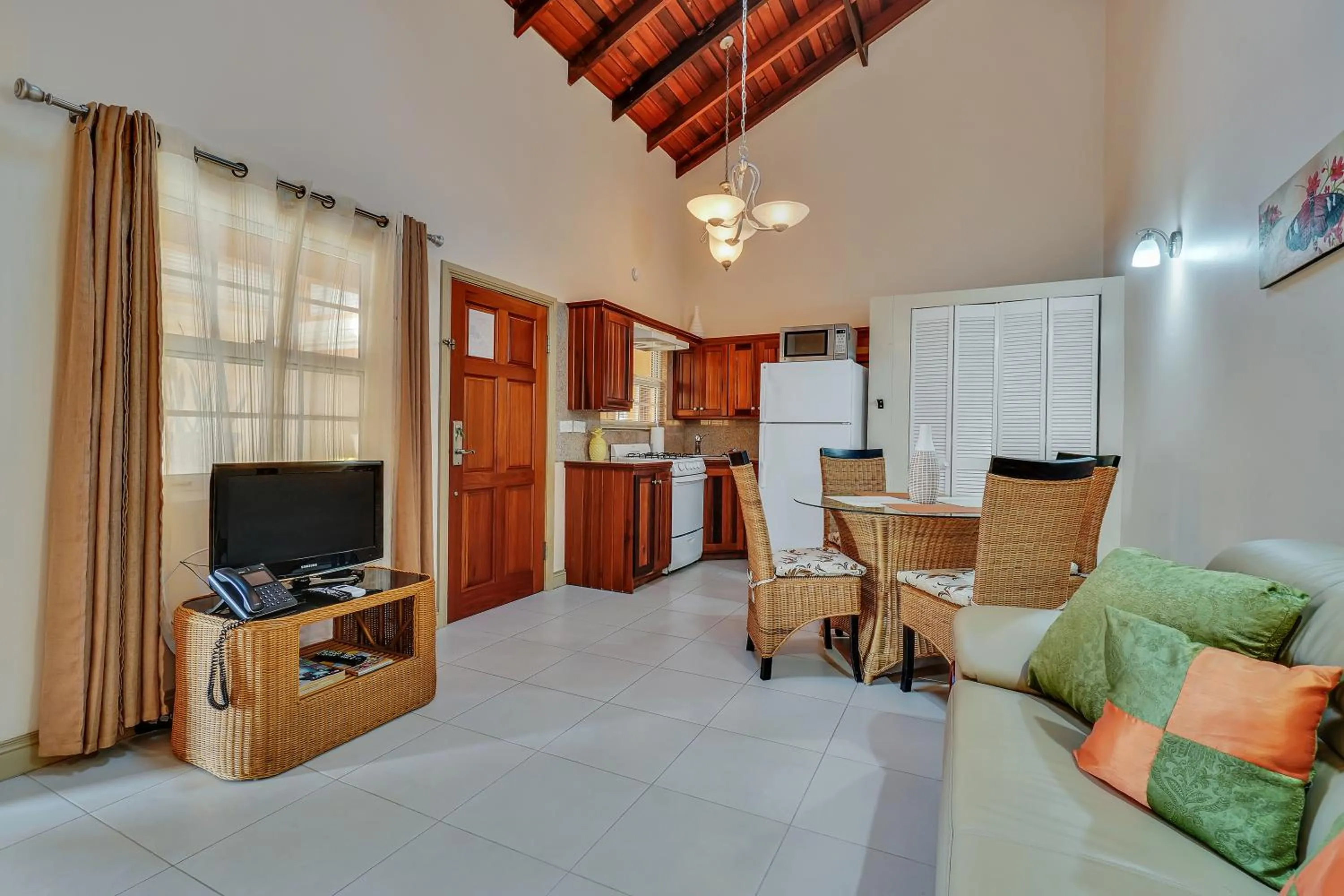 TV and multimedia in Mandela Court Suites Grenada