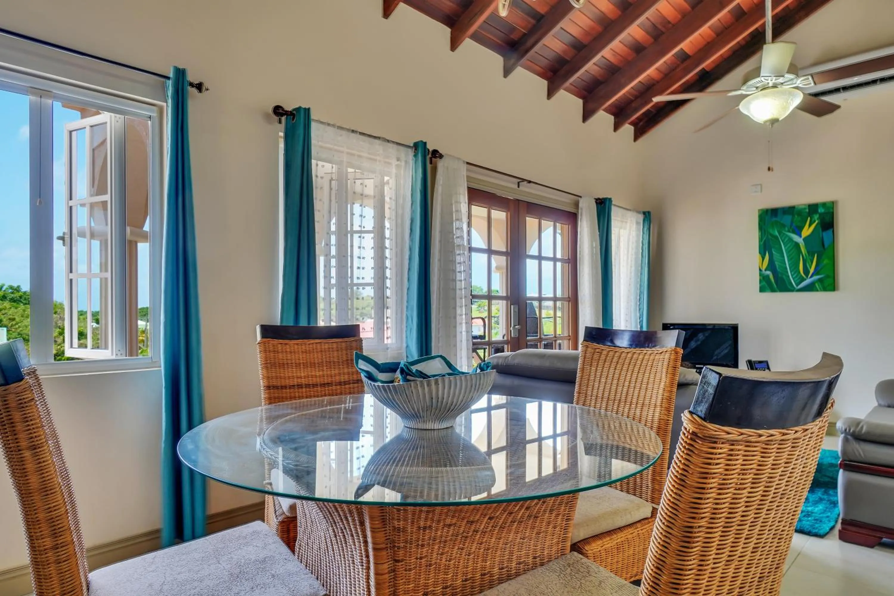 TV and multimedia in Mandela Court Suites Grenada