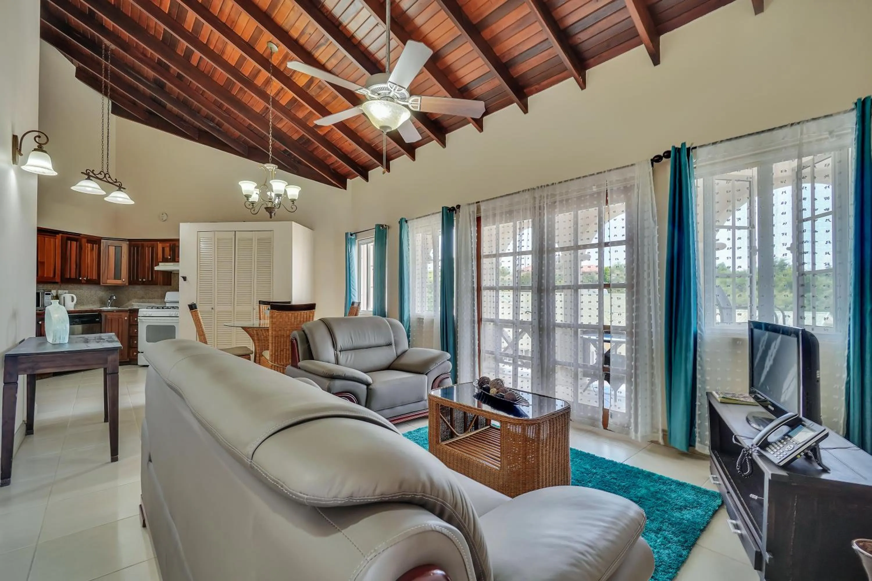 TV and multimedia in Mandela Court Suites Grenada