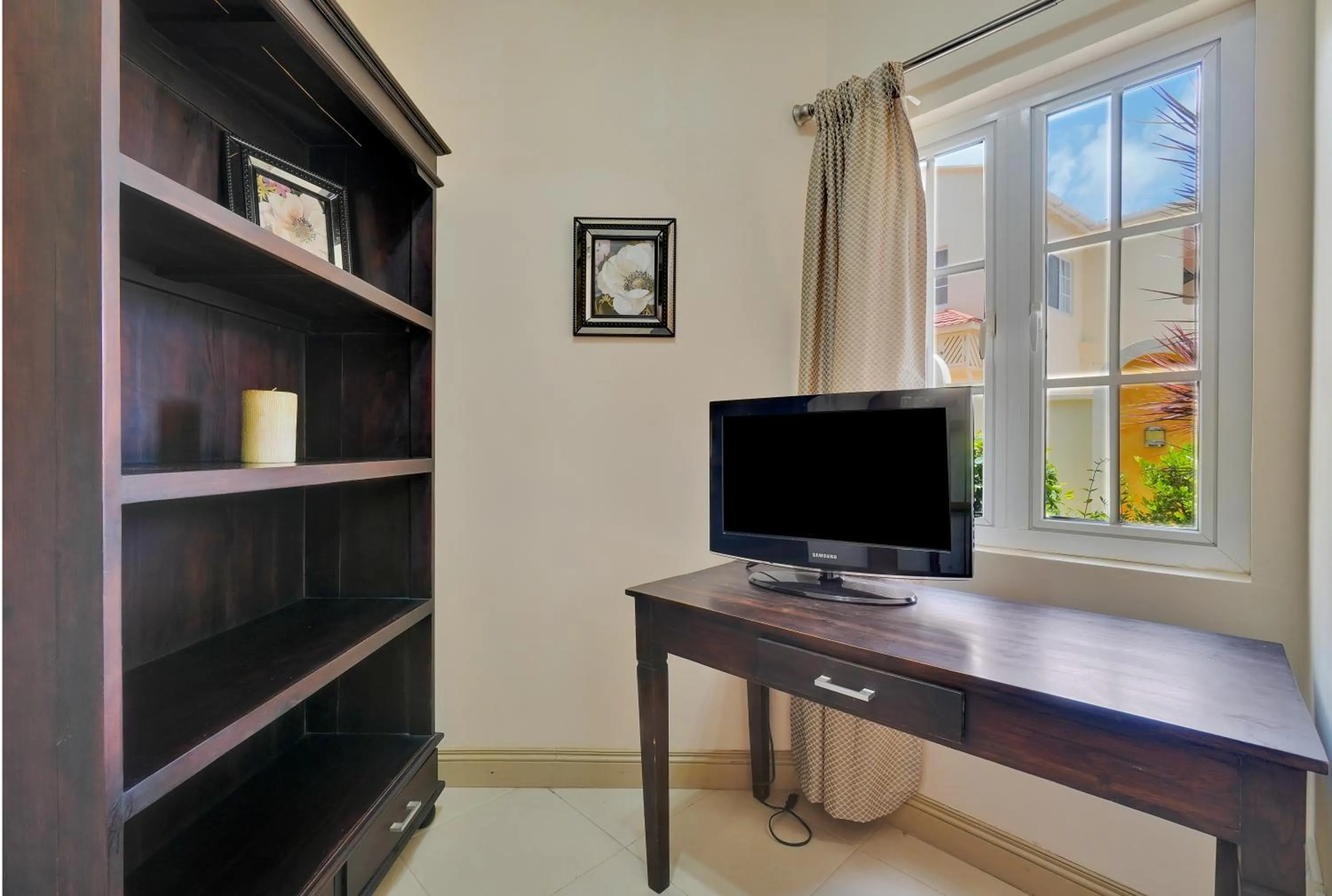 Business facilities in Mandela Court Suites Grenada