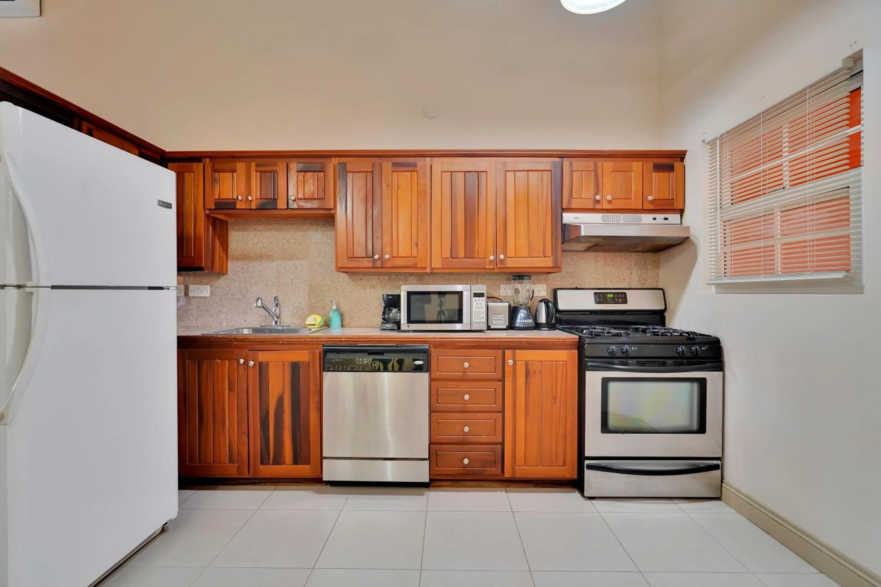Coffee/tea facilities in Mandela Court Suites Grenada