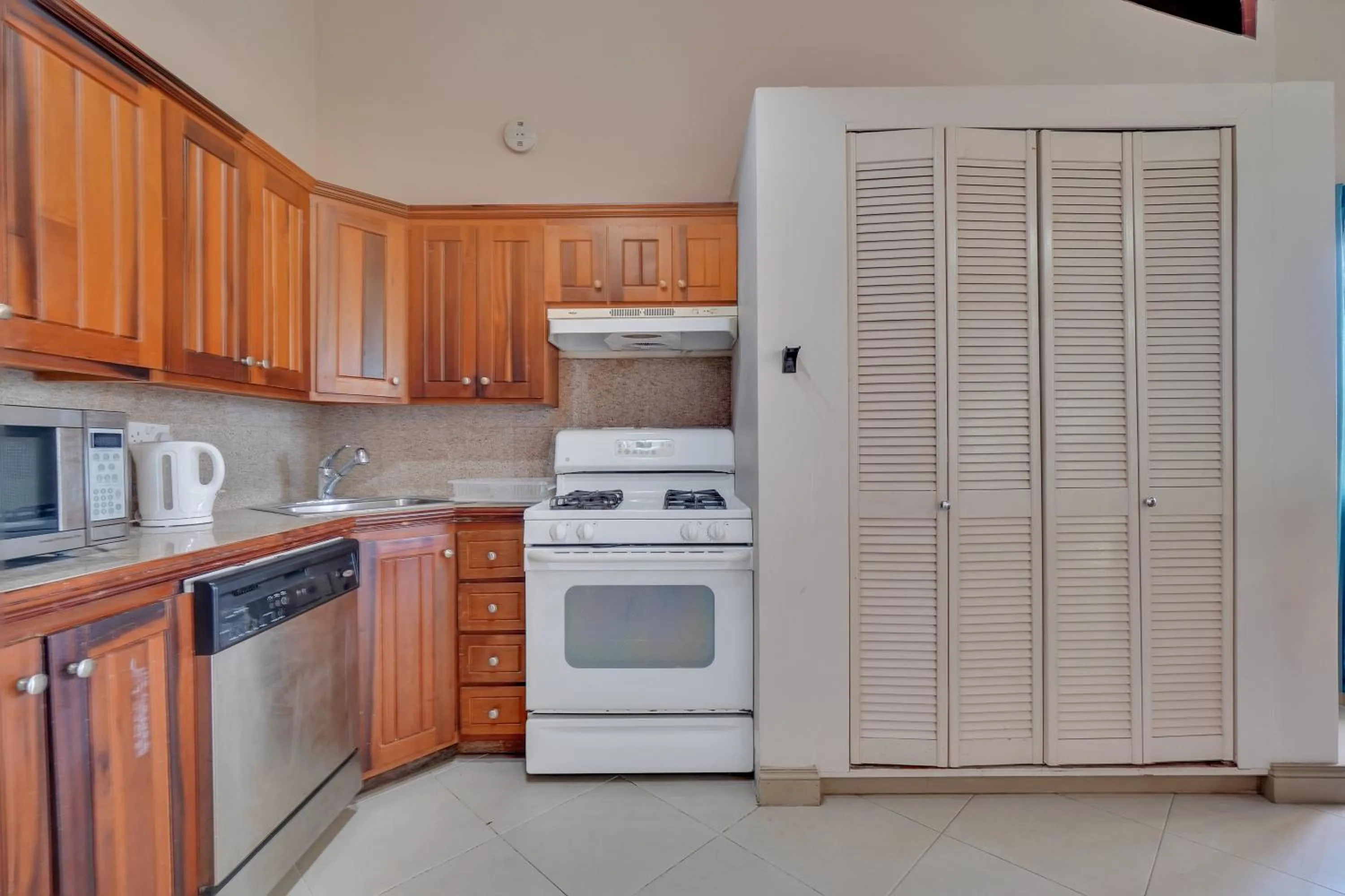 Kitchen or kitchenette in Mandela Court Suites Grenada