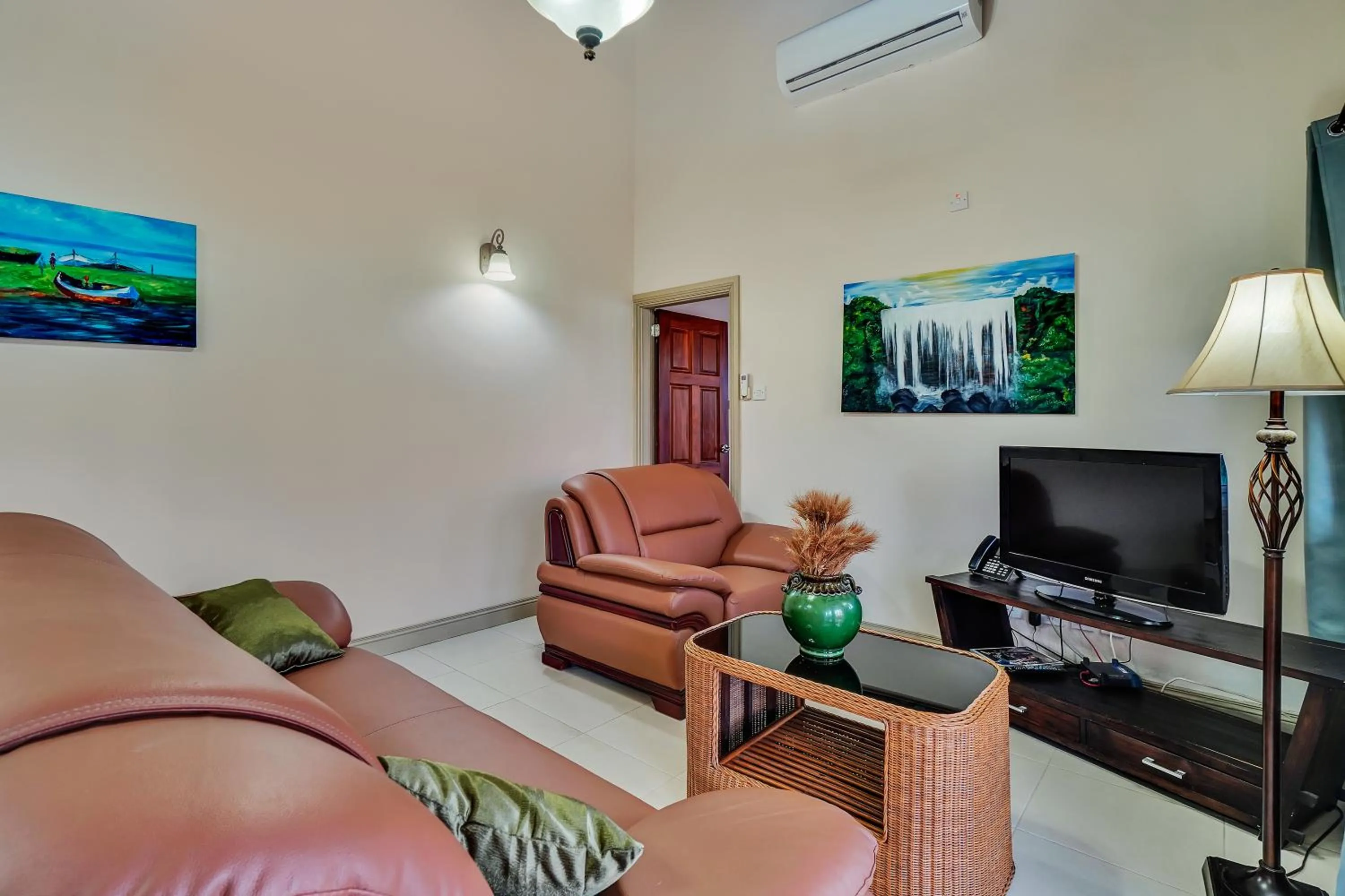 TV and multimedia in Mandela Court Suites Grenada