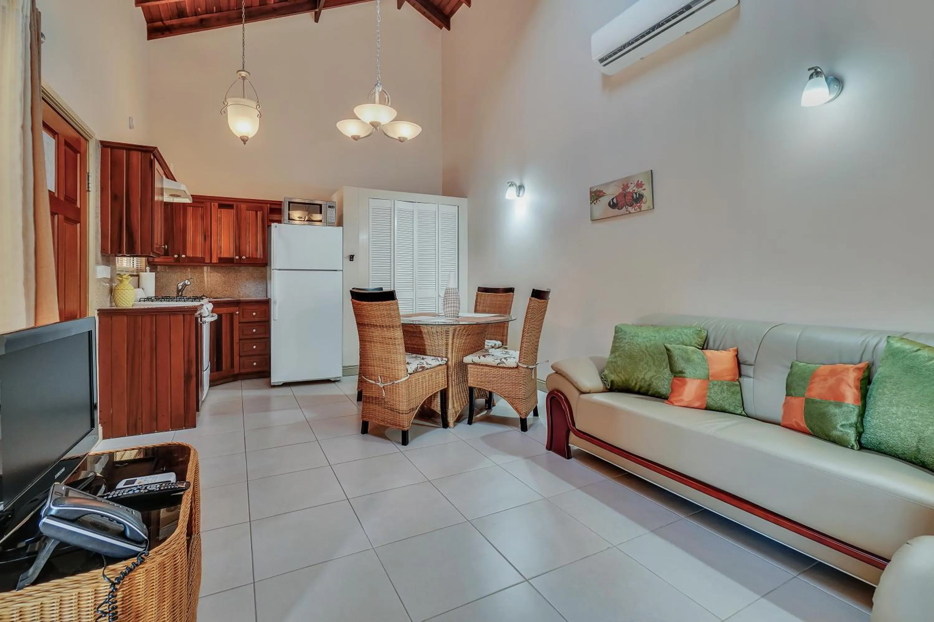 TV and multimedia in Mandela Court Suites Grenada