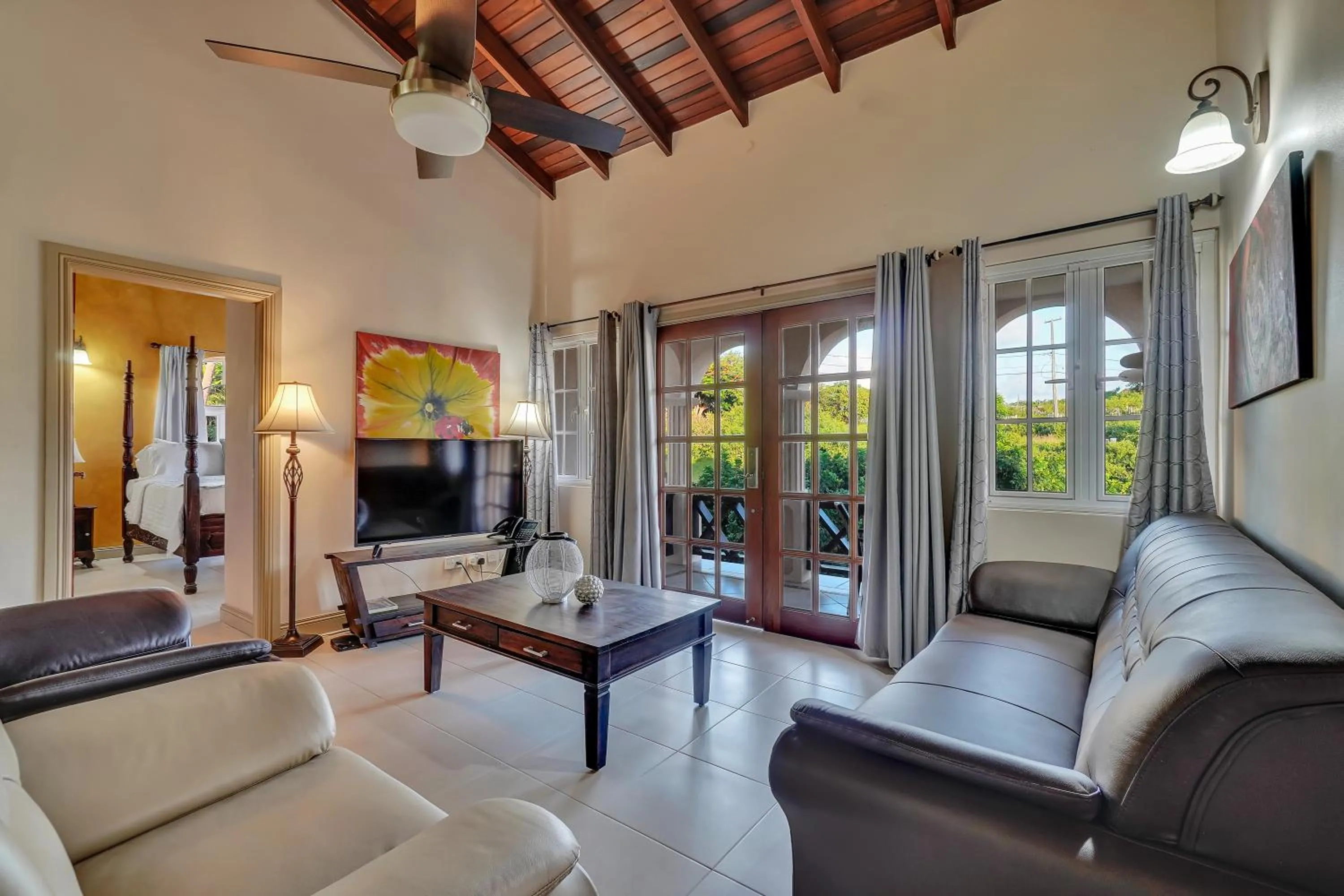 TV and multimedia in Mandela Court Suites Grenada