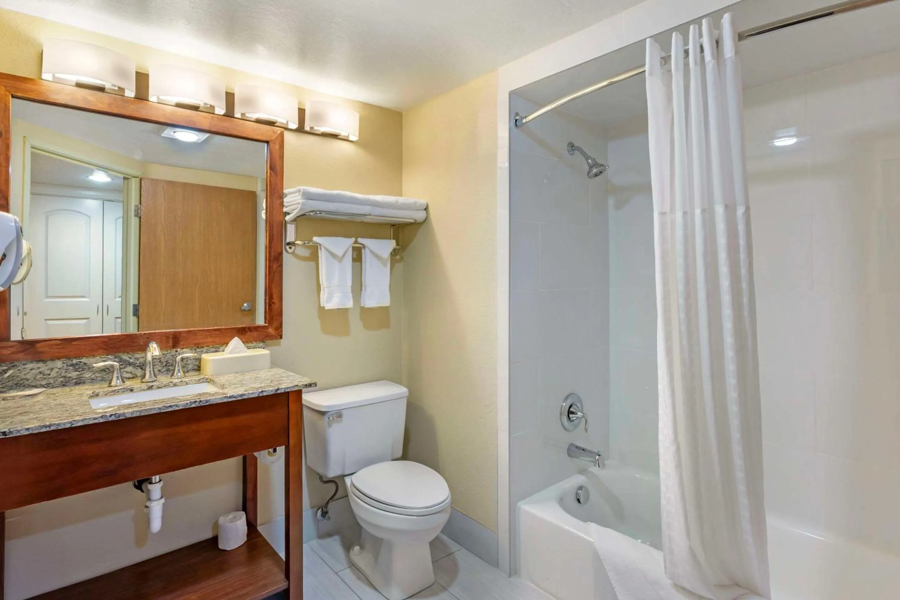 Bedroom in Comfort Inn Richfield I-70