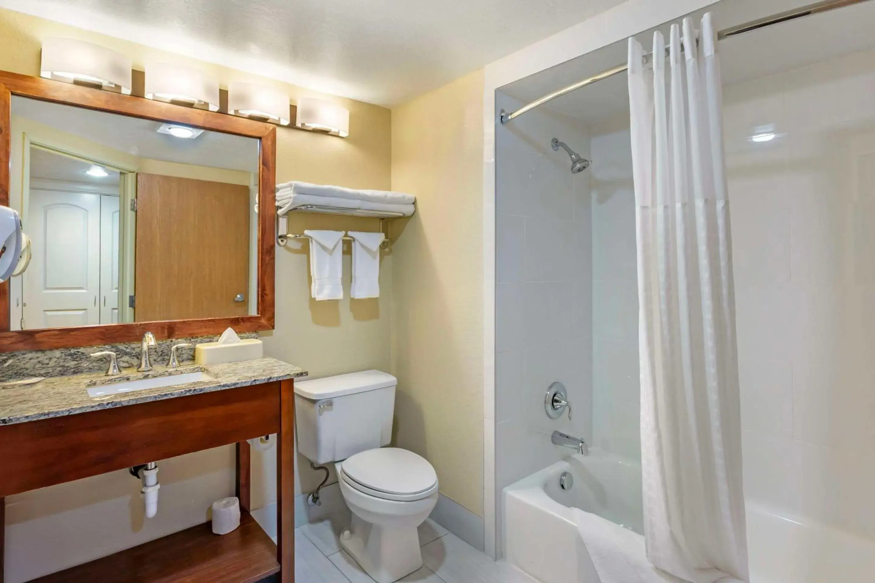 Bedroom in Comfort Inn Richfield I-70 Bedroom in Comfort Inn Richfield I-70