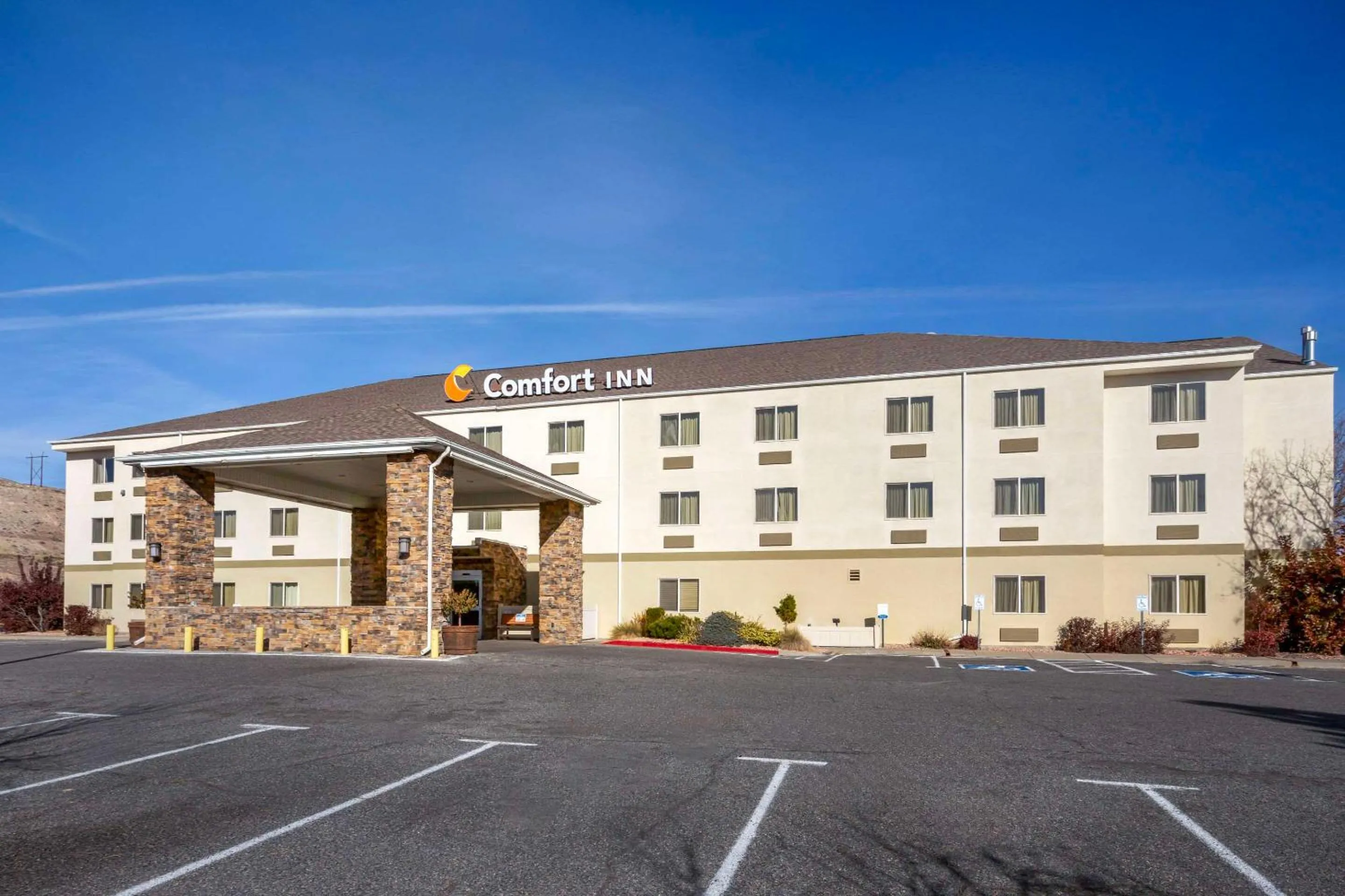 Property building in Comfort Inn Richfield I-70