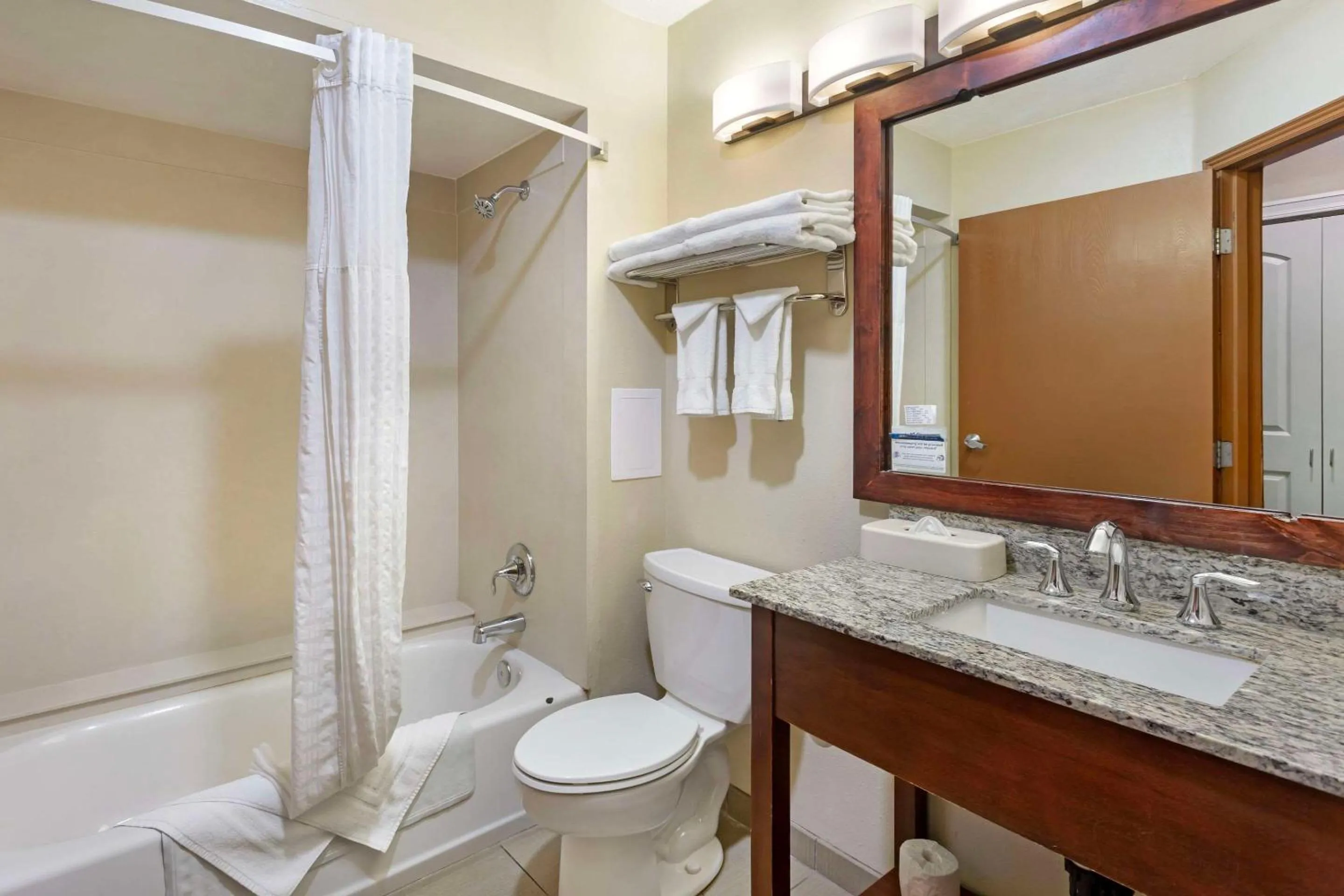 Bedroom in Comfort Inn Richfield I-70