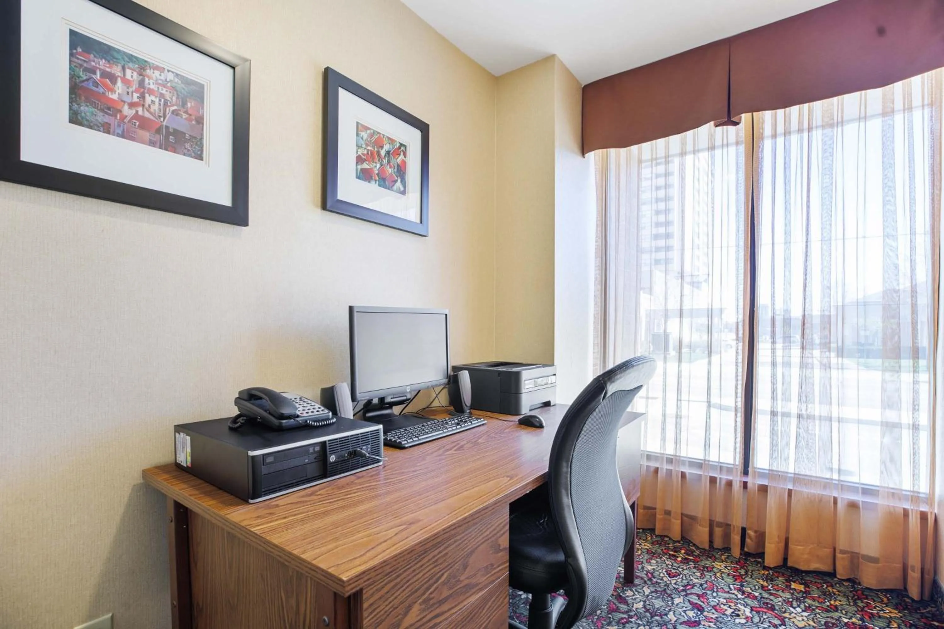 Business facilities in Sandman Hotel & Suites London Downtown
