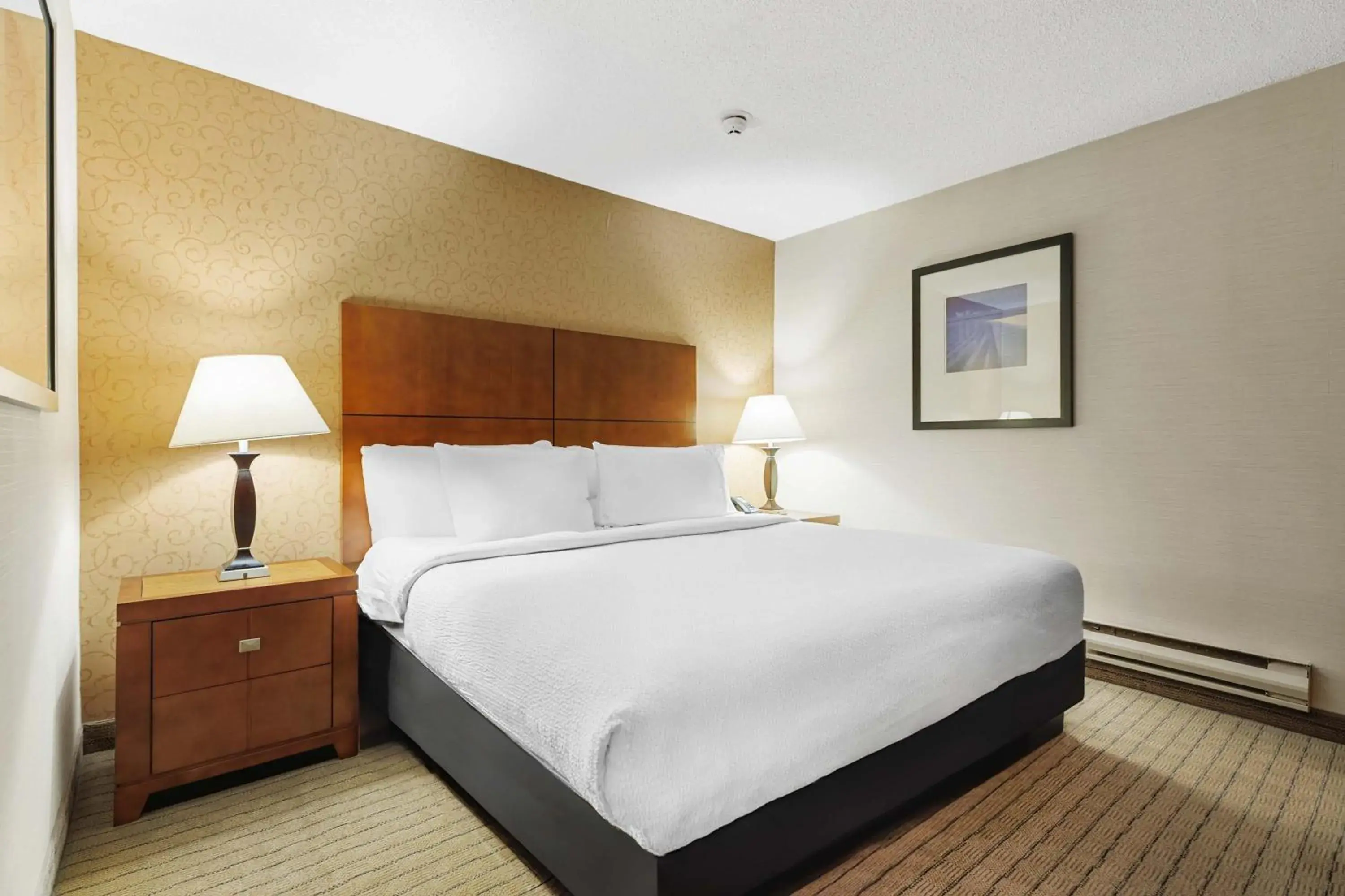 King Suite with Sofa Bed in Sandman Hotel & Suites London Downtown King Suite with Sofa Bed in Sandman Hotel & Suites London Downtown