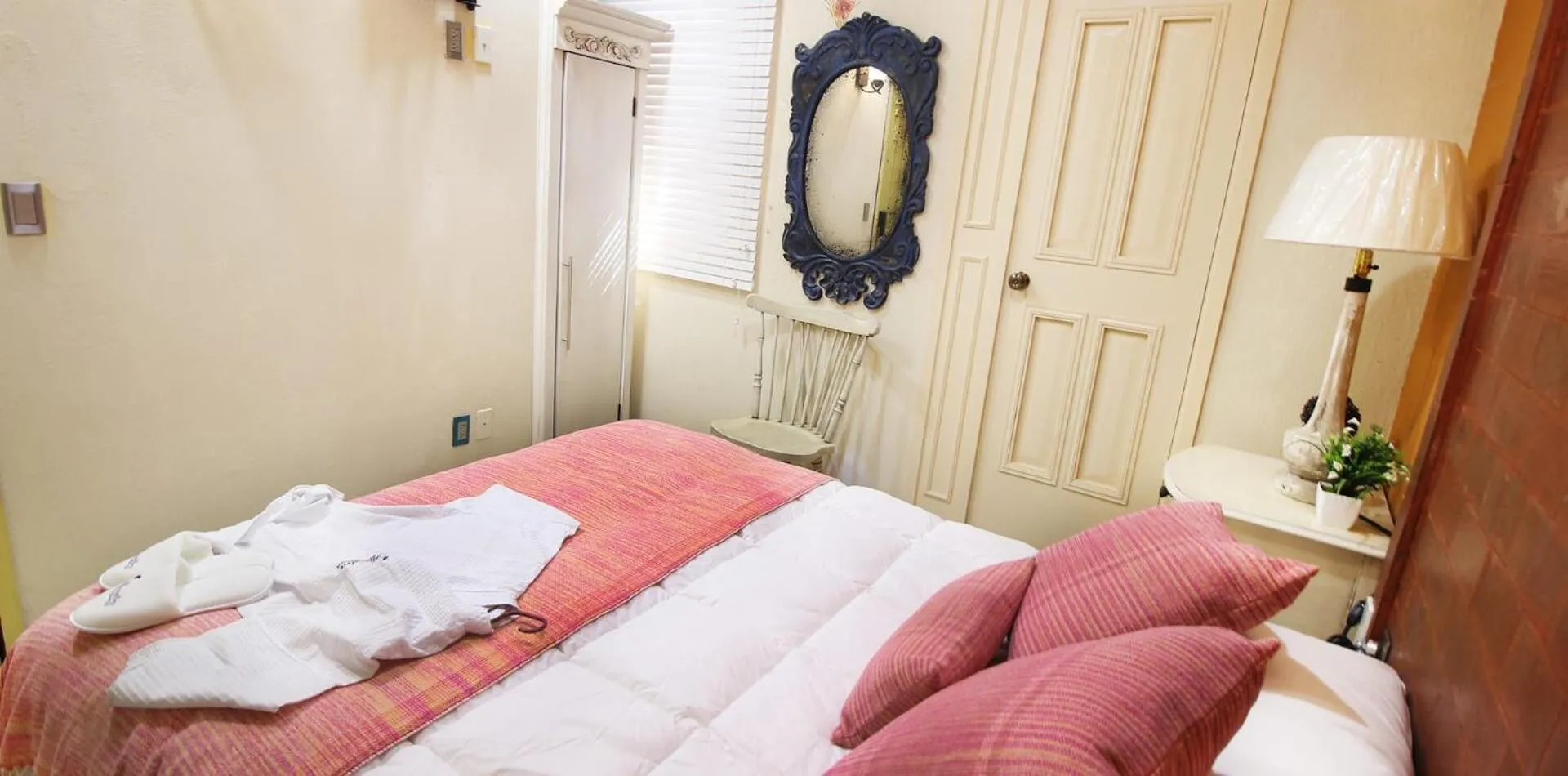 Queen Room in Alondra Hotel Boutique