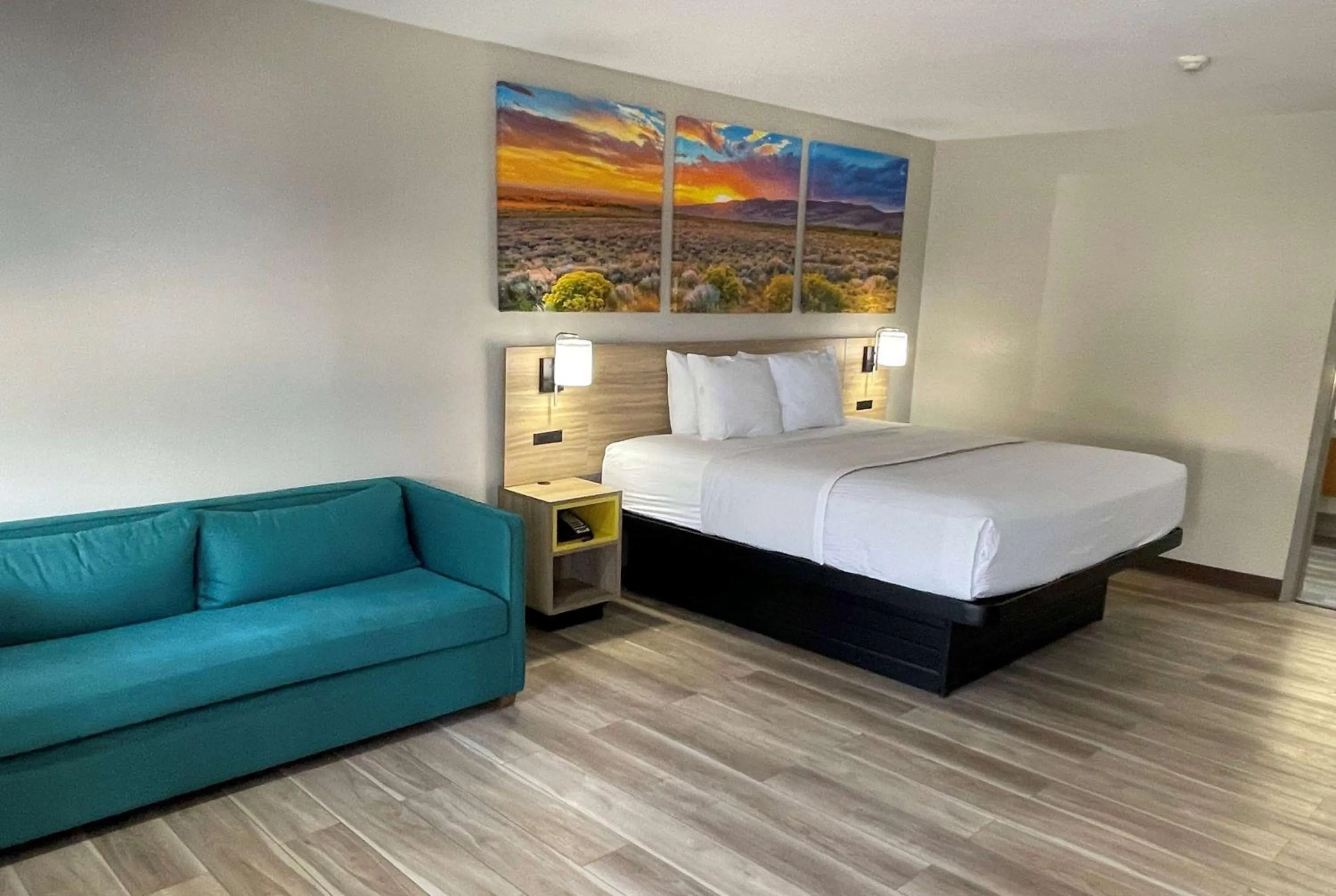Photo of the whole room, Bed in Days Inn by Wyndham New Braunfels