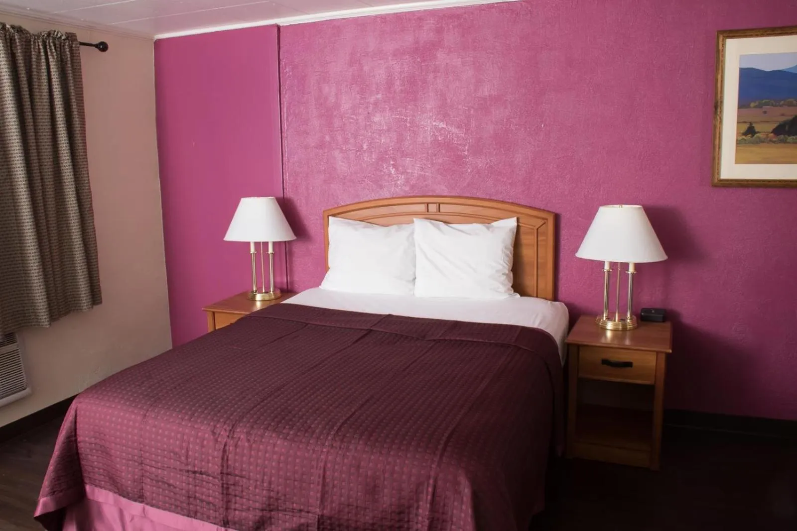 Property building, Bed in Budget Inn