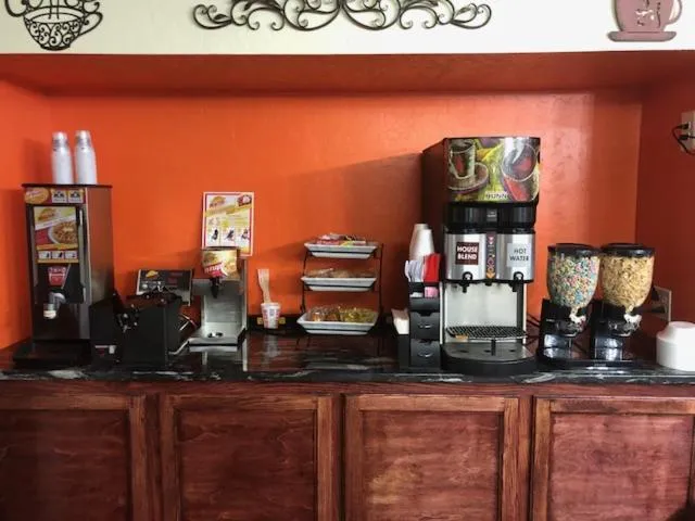 Coffee/tea facilities in Budget Inn