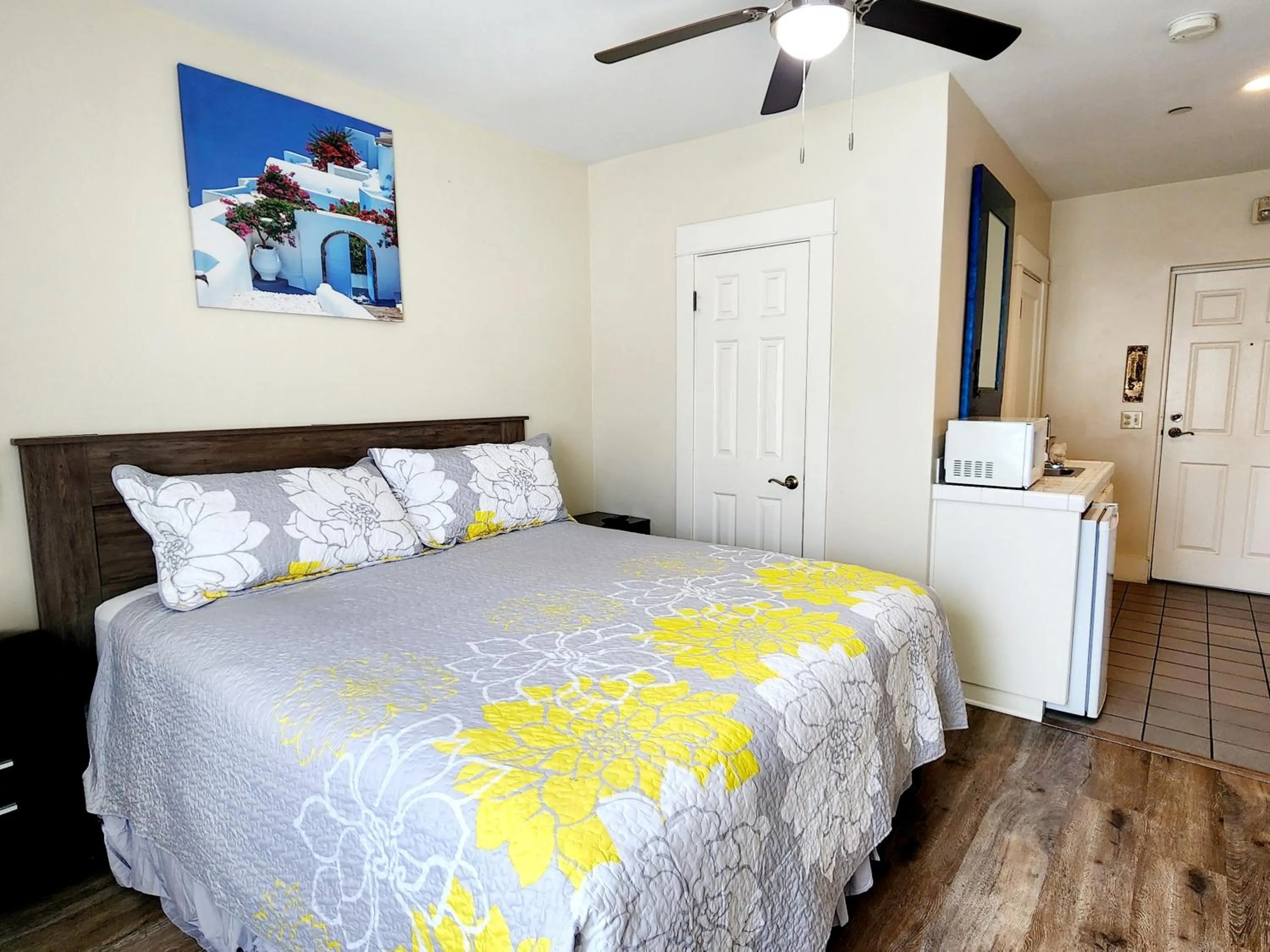 Bed in Santa Paula Inn