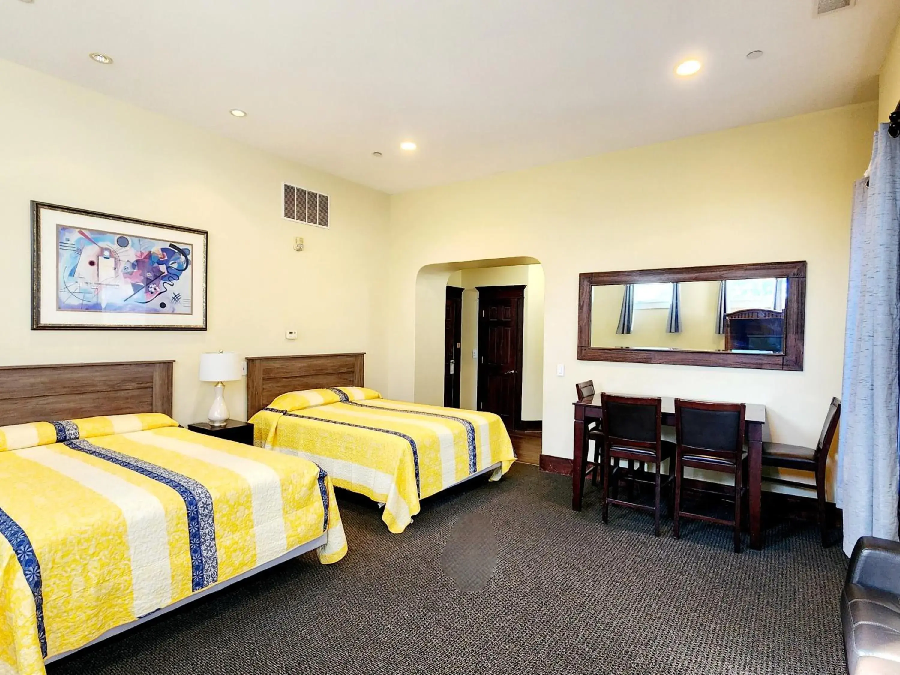 Bed in Santa Paula Inn Bed in Santa Paula Inn
