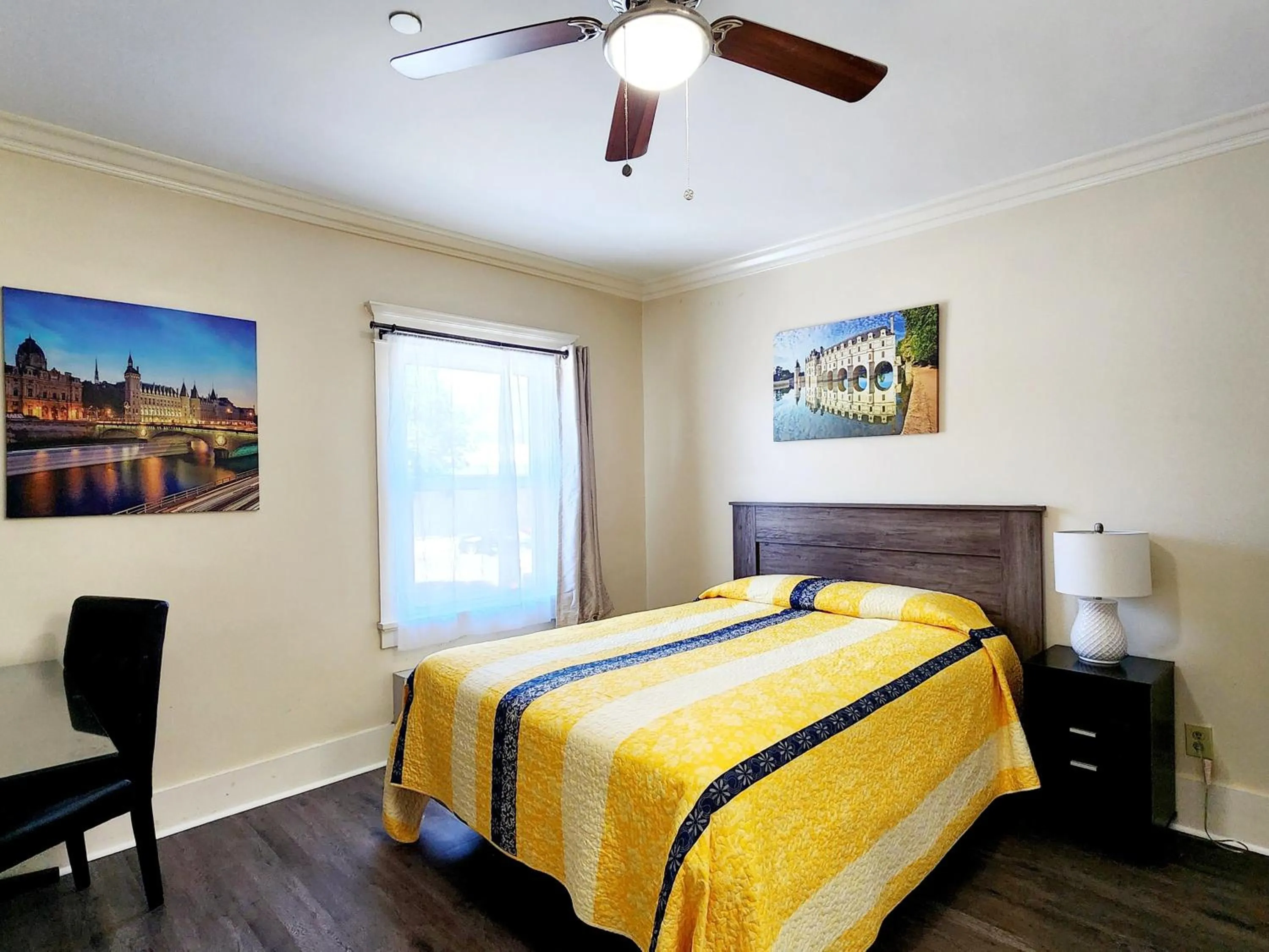 Bed in Santa Paula Inn