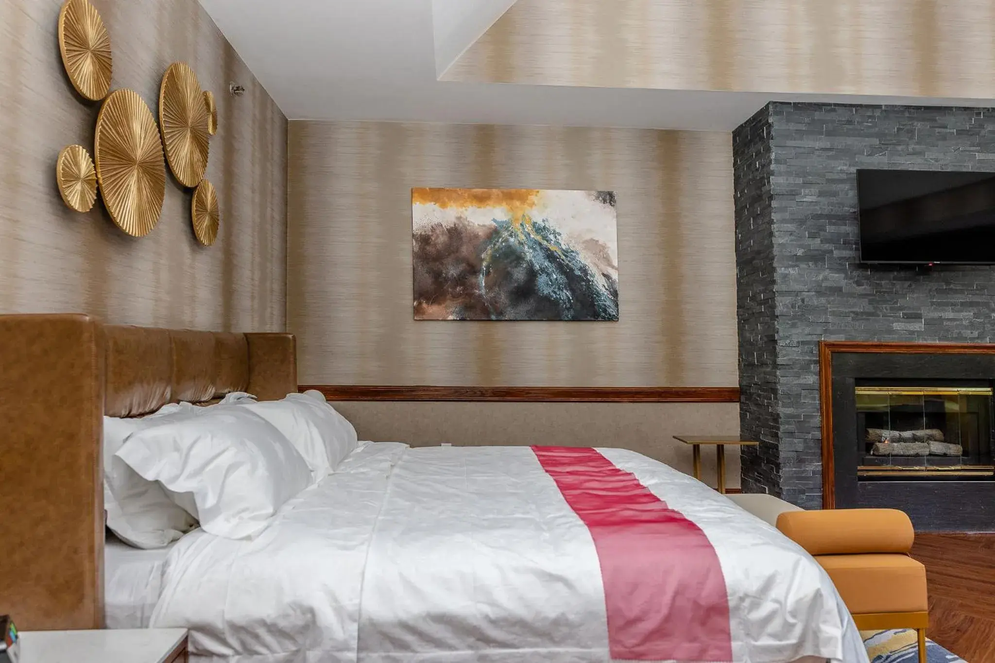 Bedroom, Bed in Chateau Merrimack Hotel & Spa Bedroom, Bed in Chateau Merrimack Hotel & Spa