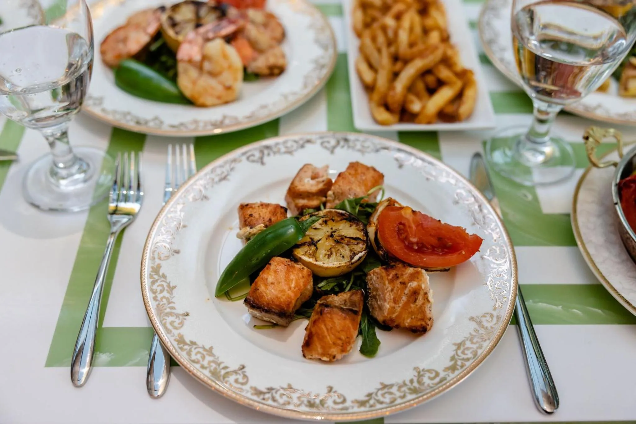 Restaurant/places to eat in Chateau Merrimack Hotel & Spa