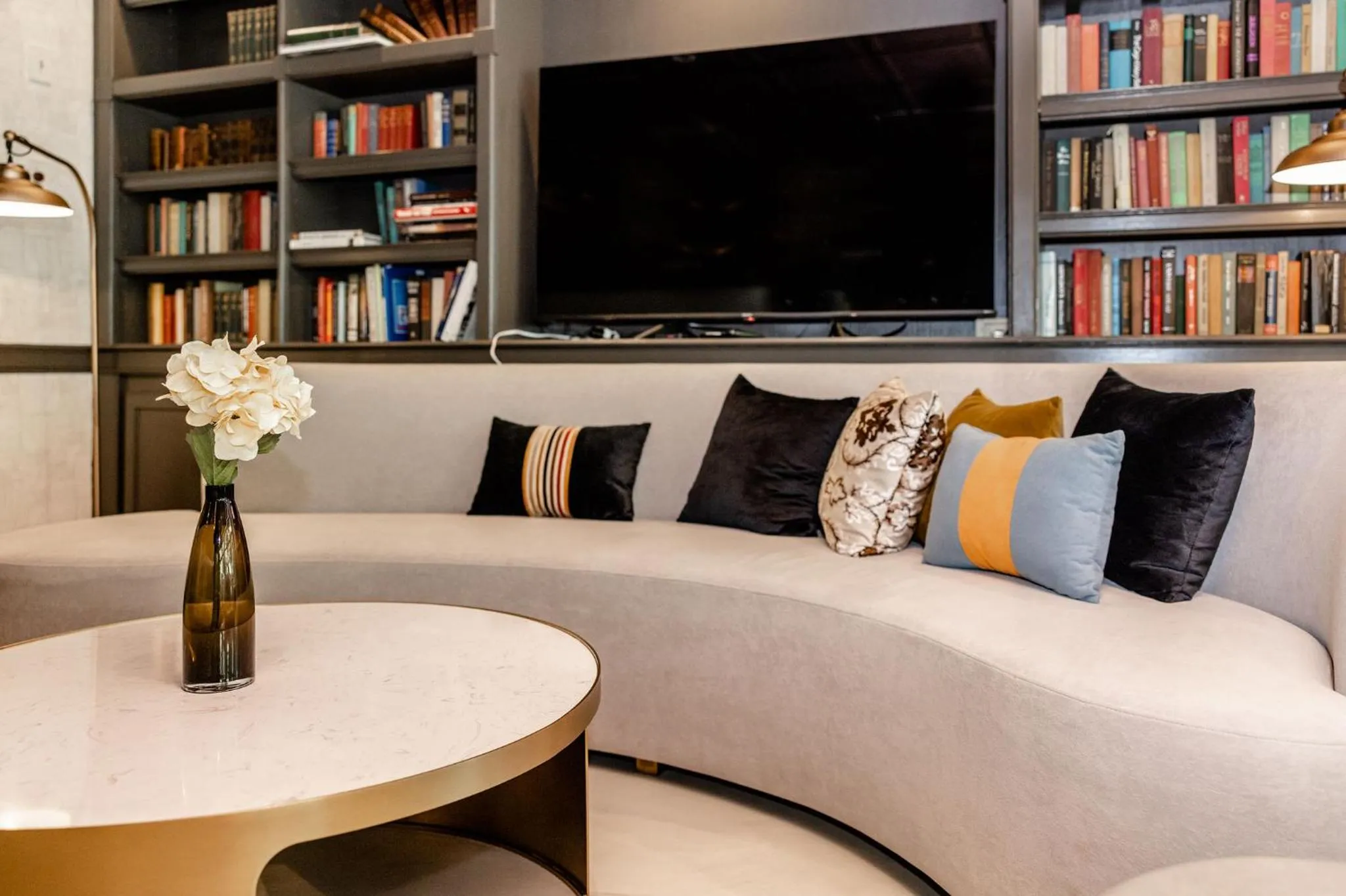 Communal lounge/ TV room in Chateau Merrimack Hotel & Spa