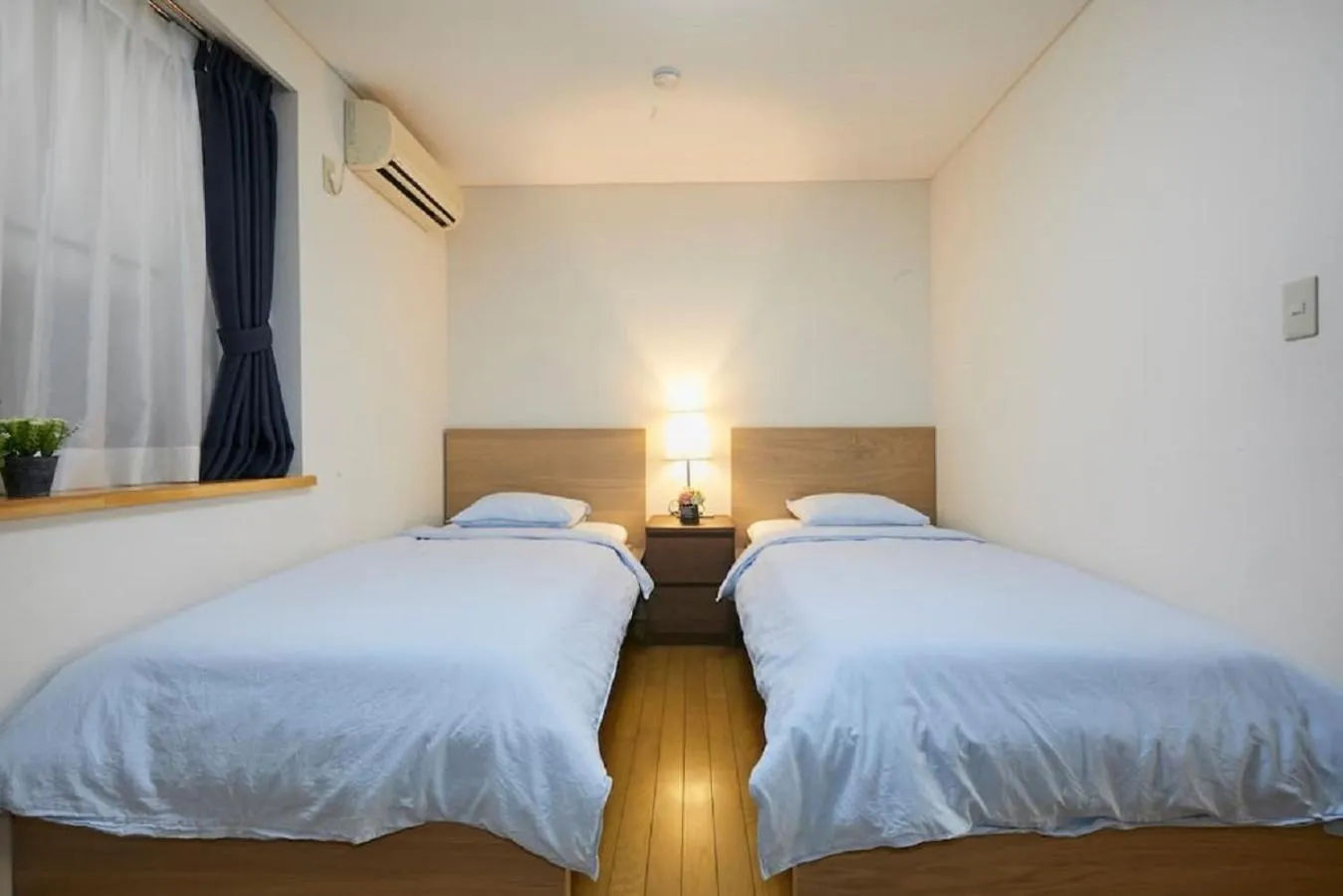 Photo of the whole room, Bed in F1-Upmarket Huose in Shinjuku