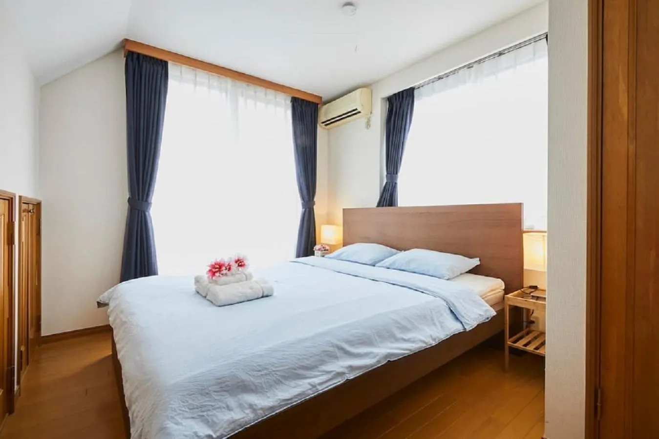 Photo of the whole room, Bed in F1-Upmarket Huose in Shinjuku