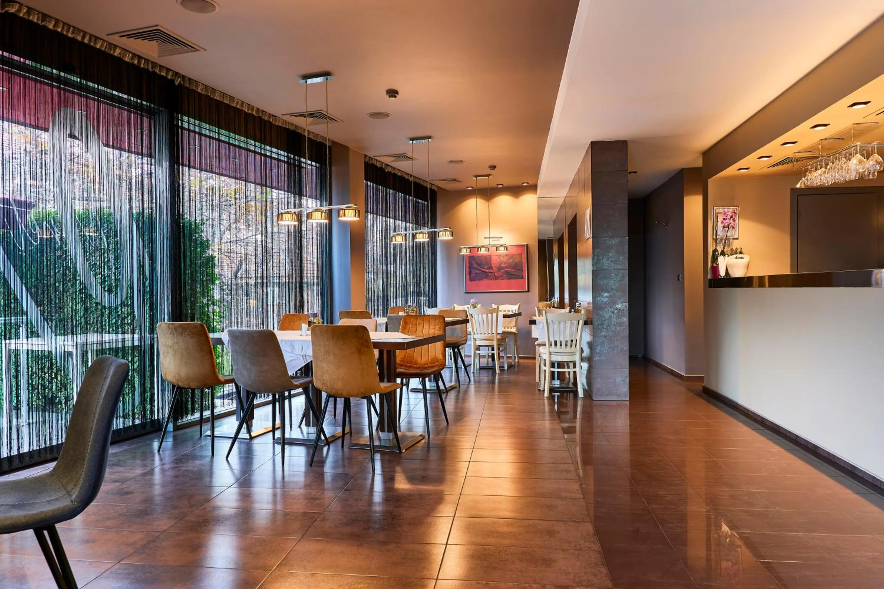 Restaurant/places to eat in Monet Hotel