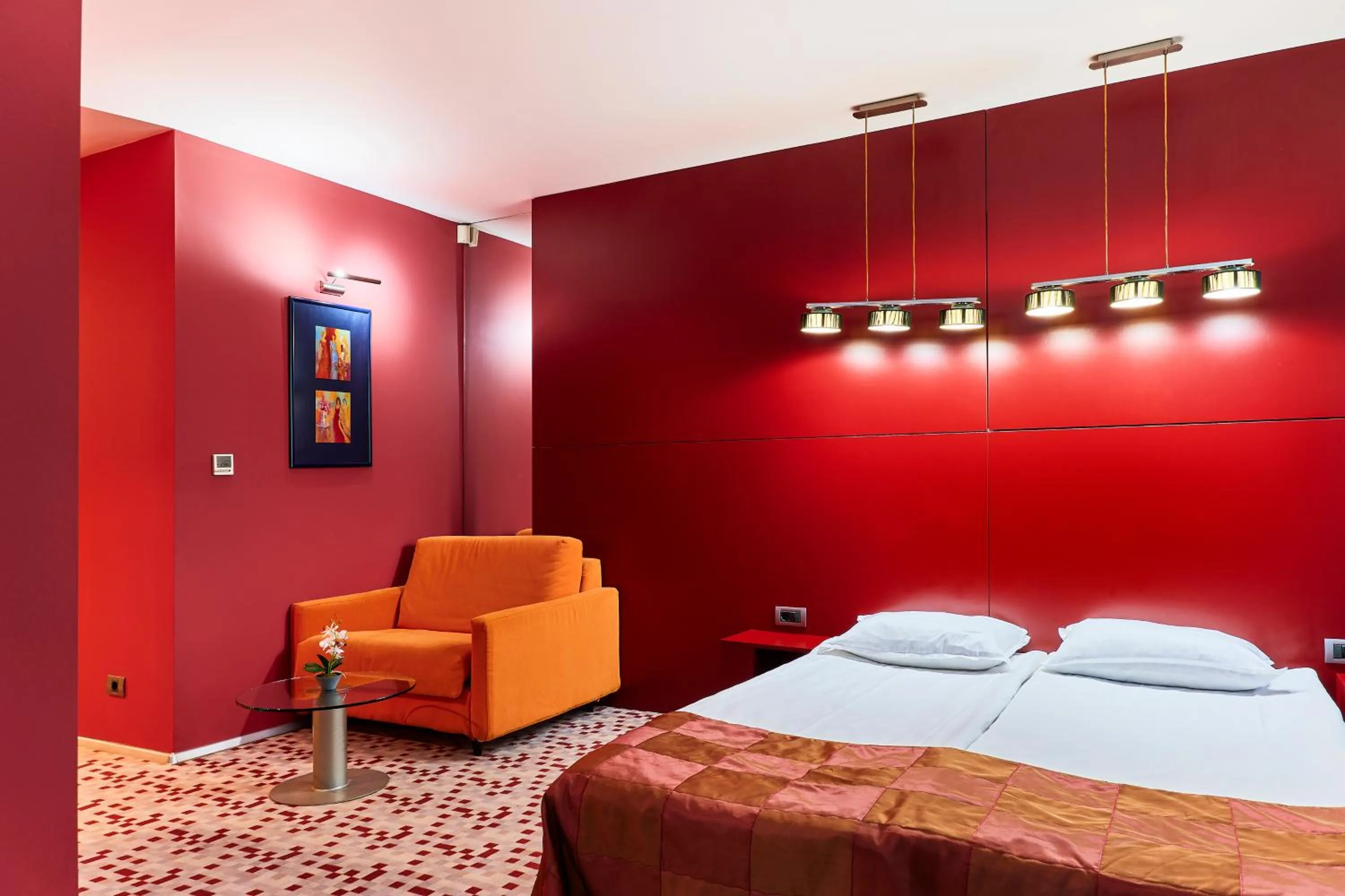 Photo of the whole room, Bed in Monet Hotel