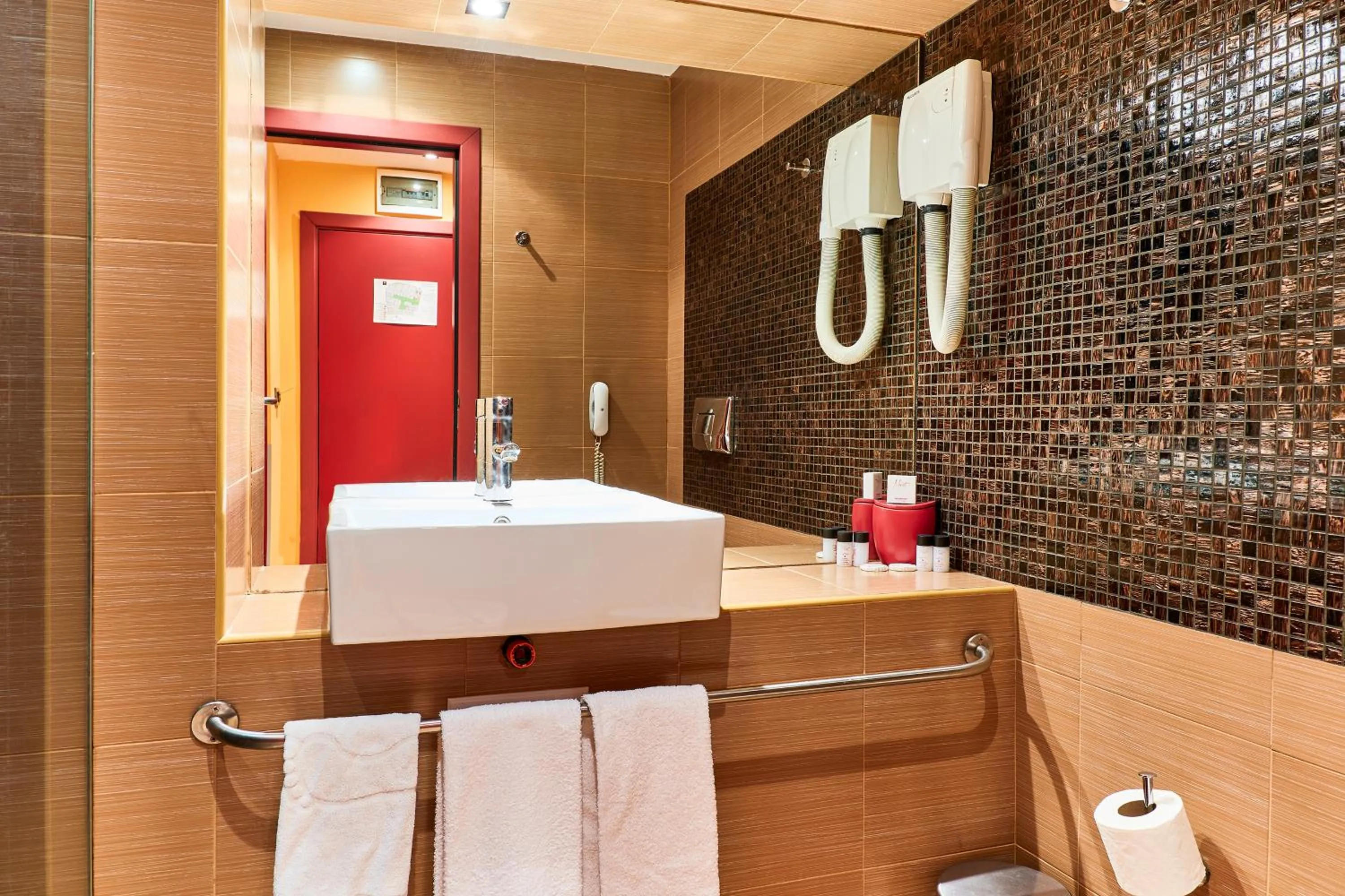 Bathroom in Monet Hotel